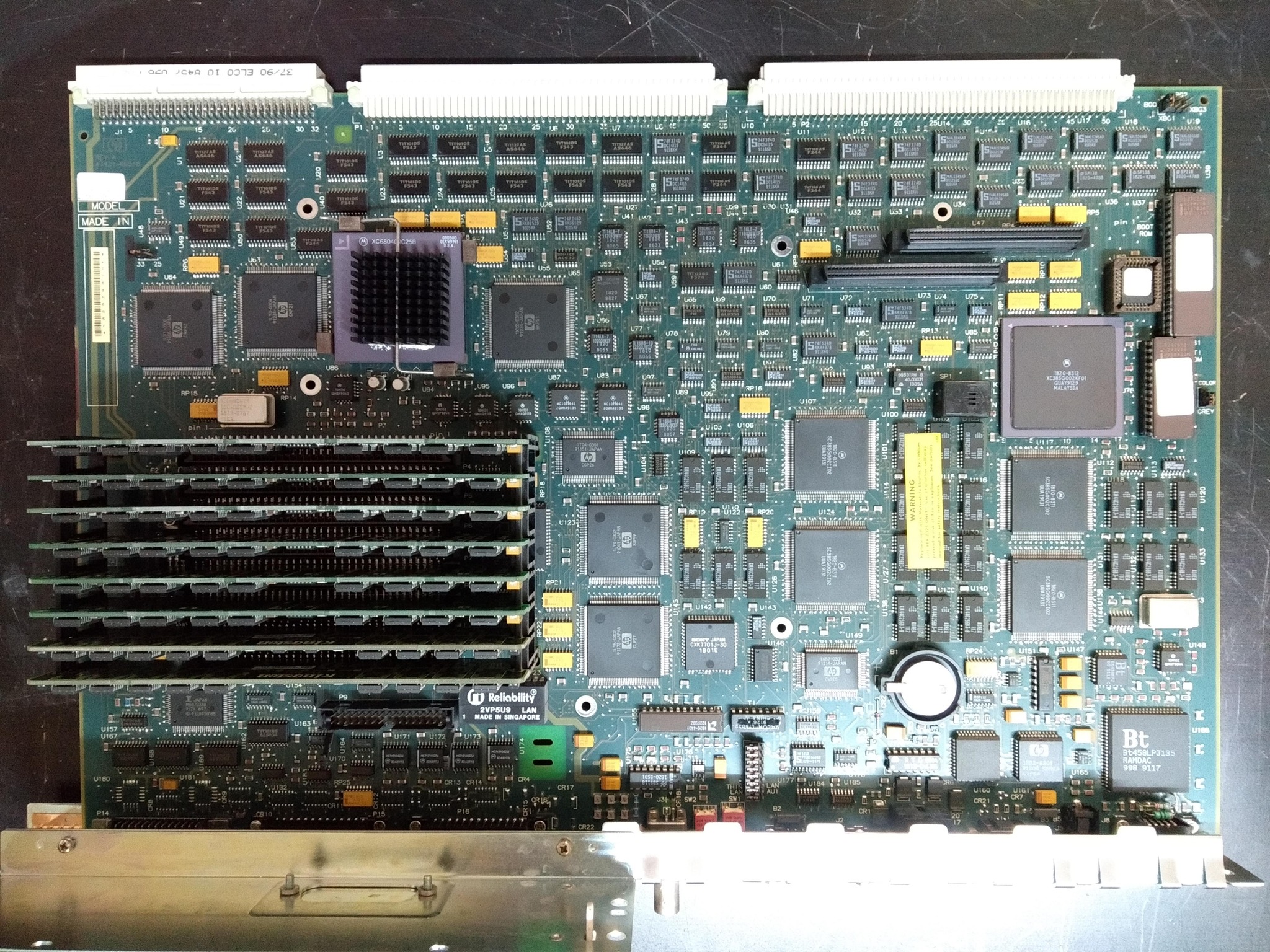 Rare Motorola 68020 and 68040 CPU chips found together