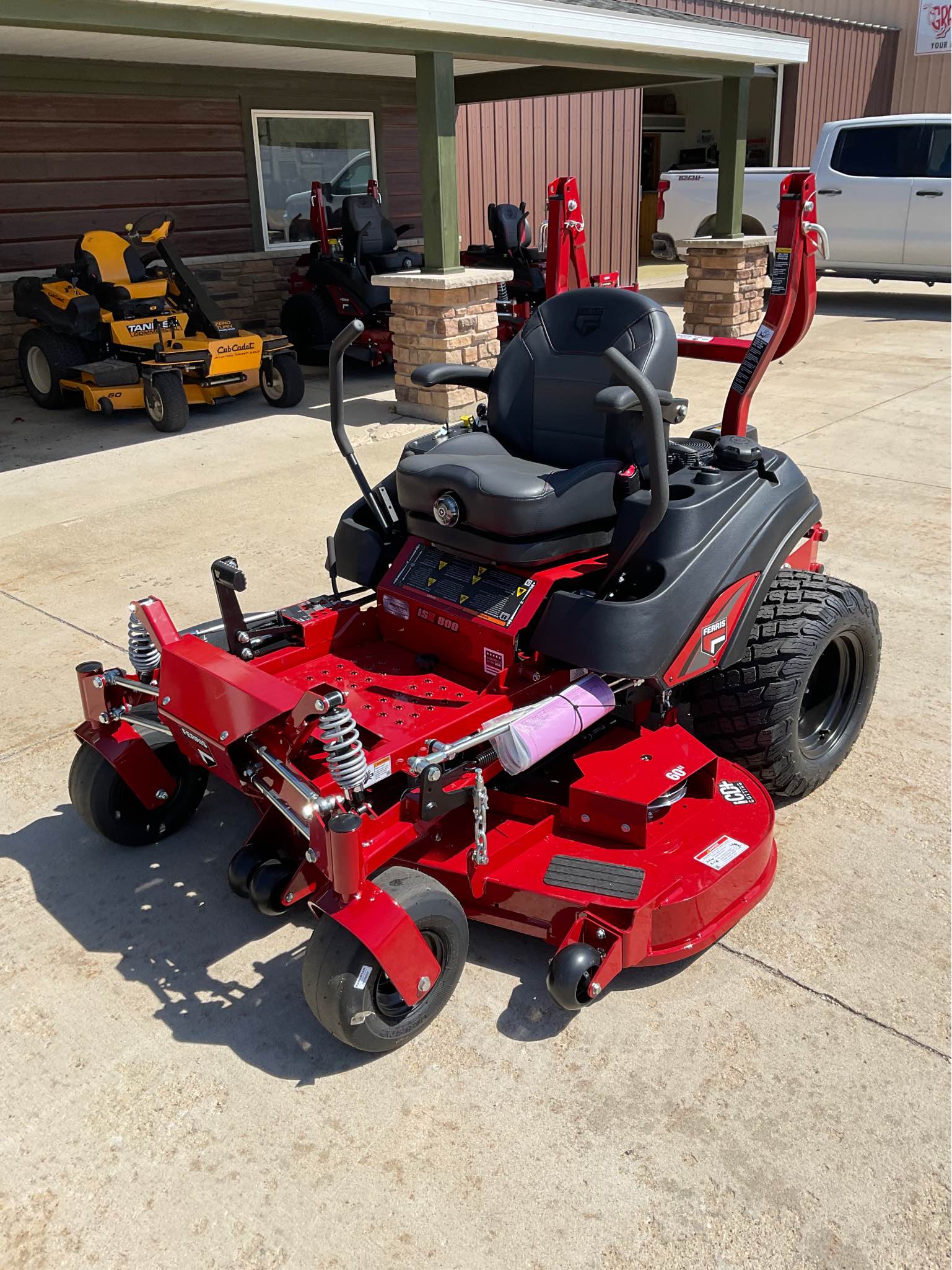 New Ferris ISX 800 zero turn lawnmower 27 hp EFI Briggs commercial