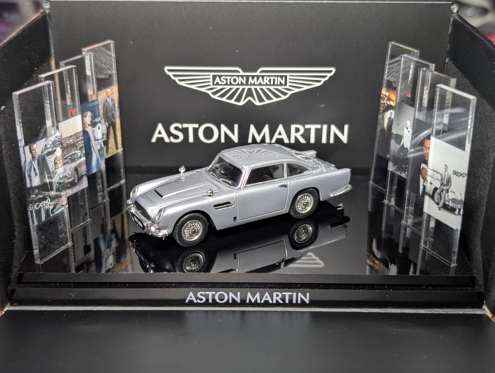 007 1:64 Aston Martin DB5 (with James Bond films poster scenes）