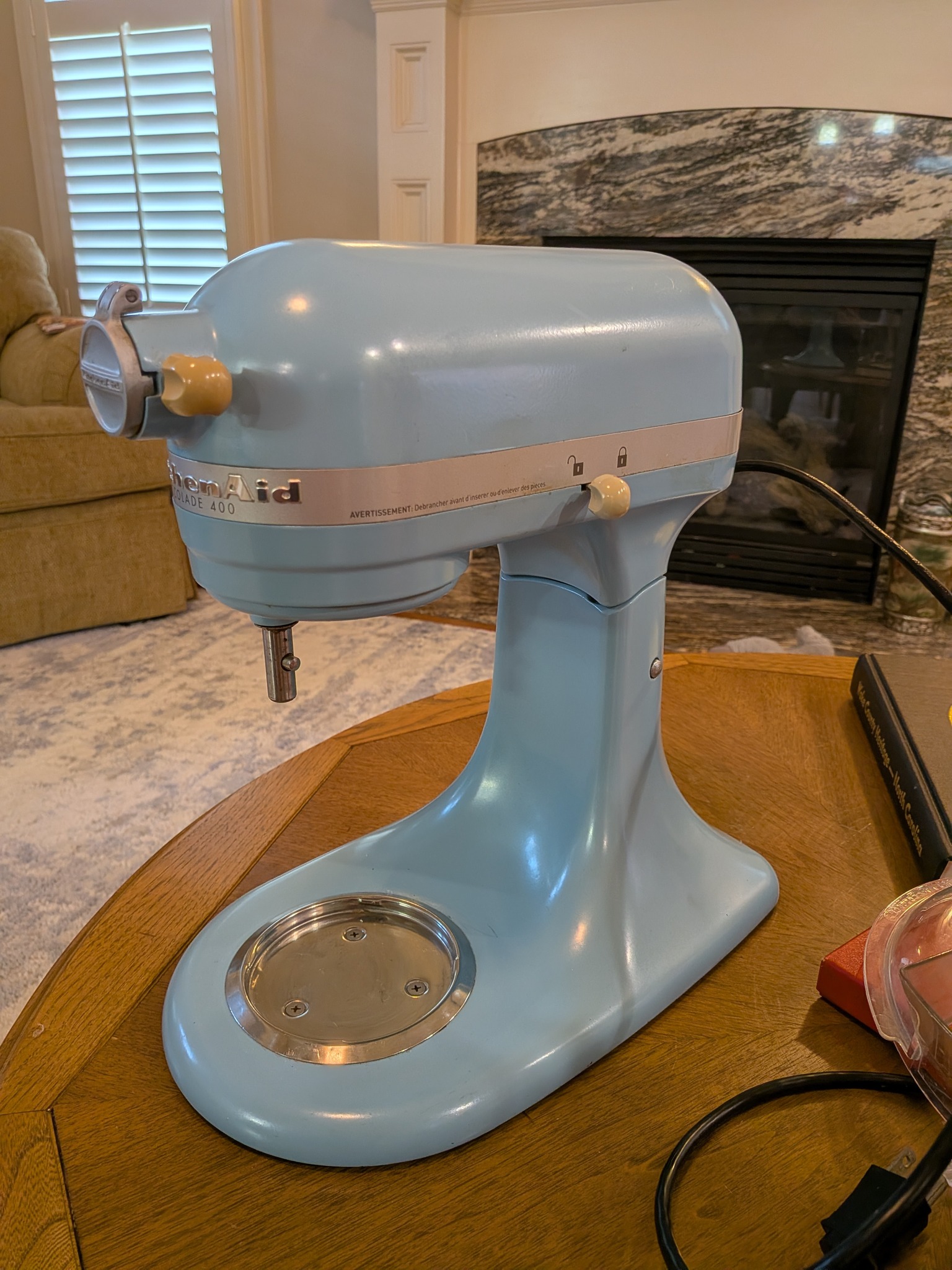 What's special about the KitchenAid Accolade 400 mixer?