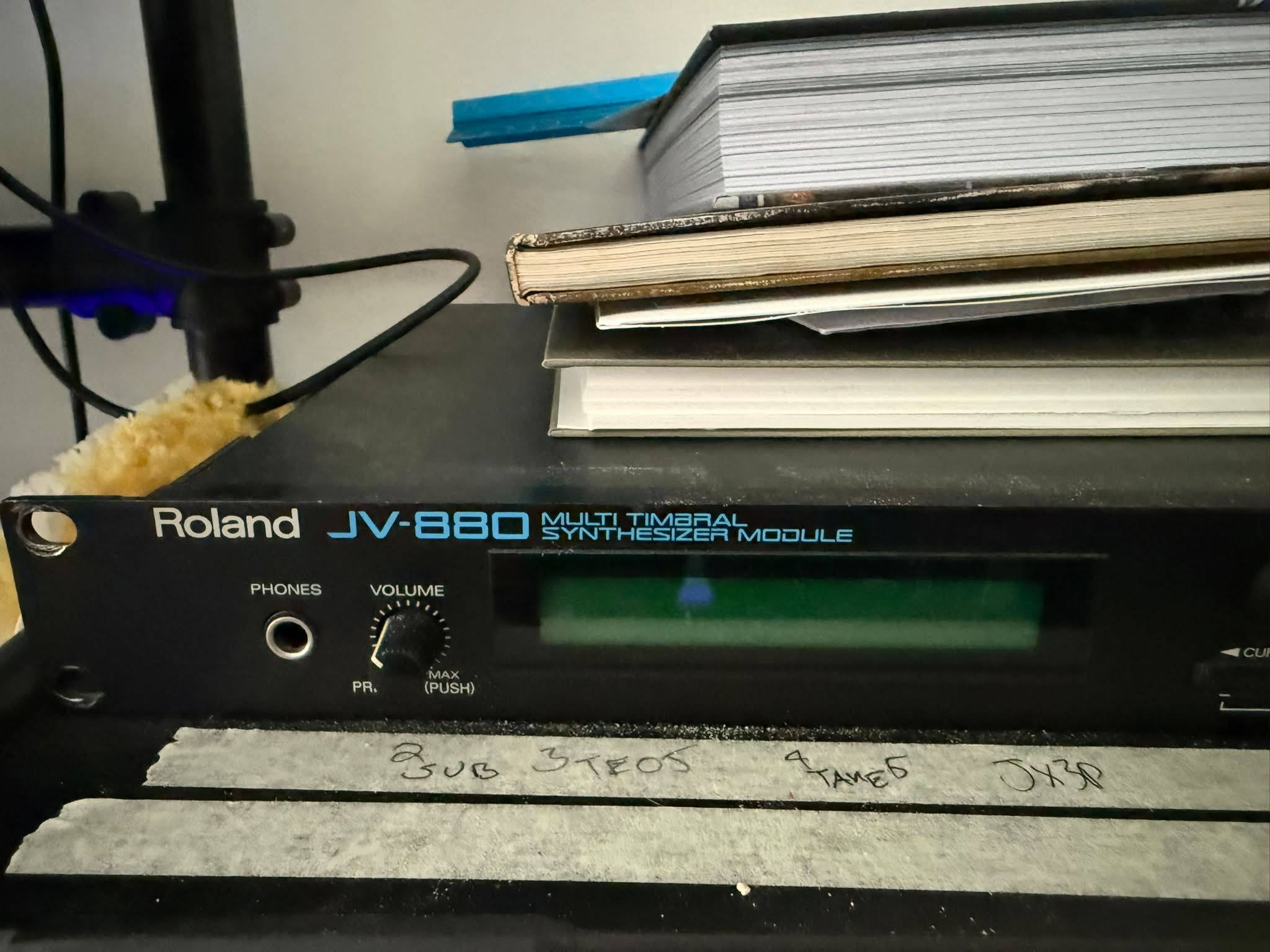 Roland JV-880 vintage synthesizer module sounds and features