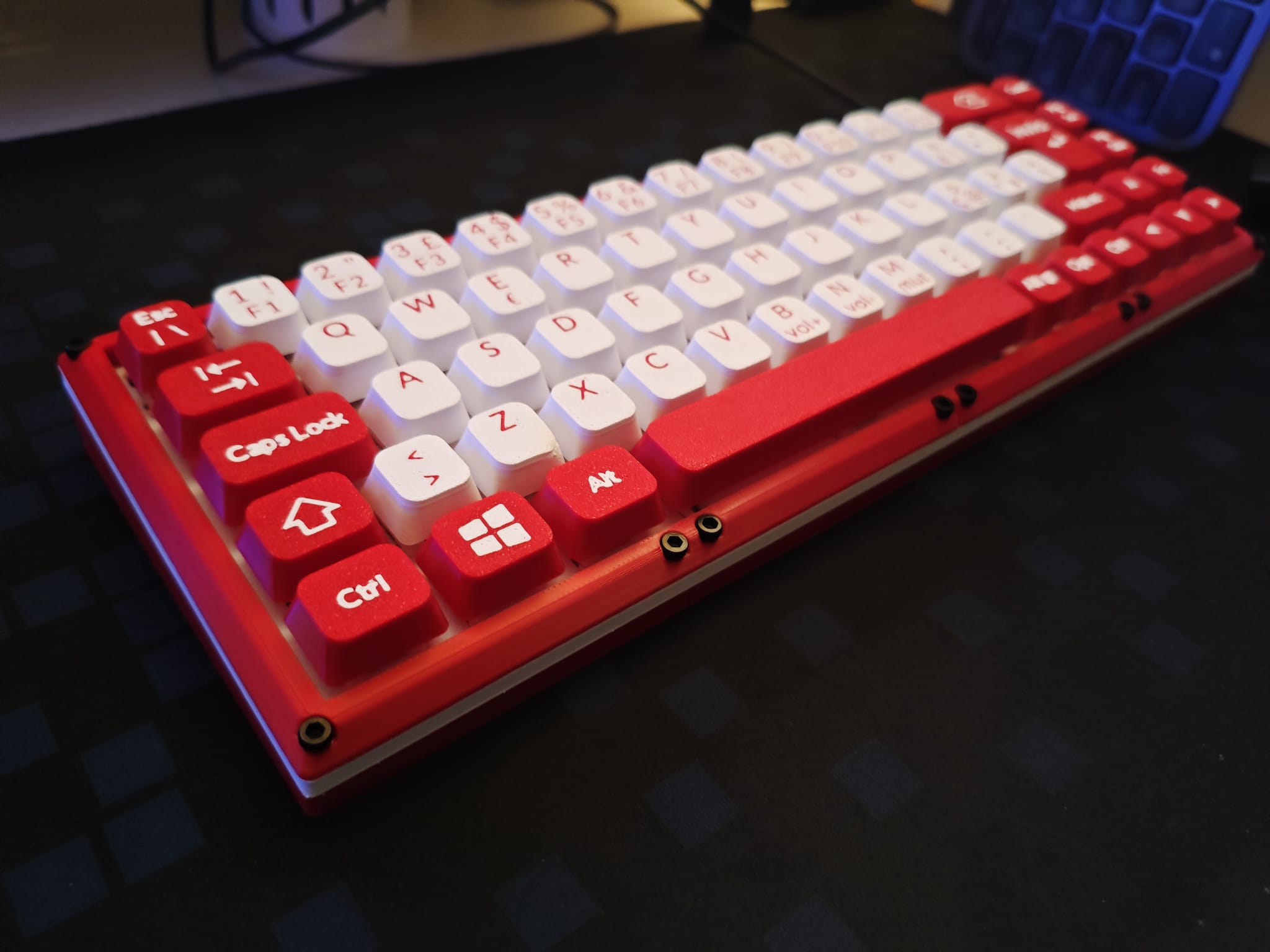 Custom 3D printed mechanical keyboard with Huano Sakura V2 switches
