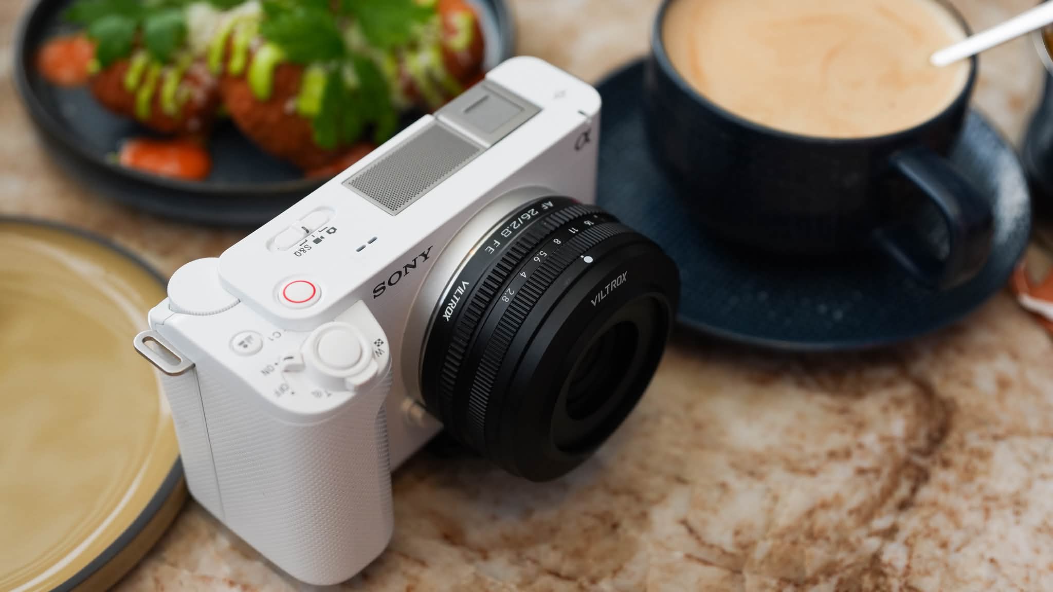 Pancake lenses are usually crappy. This one got me worried for a