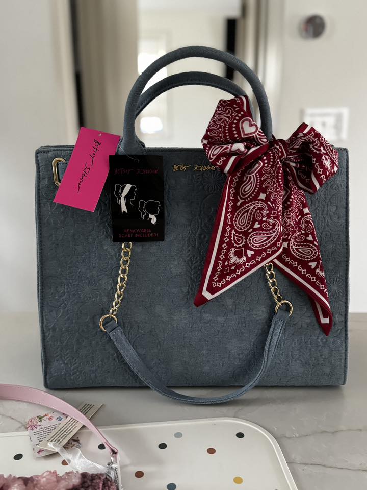 This Betsey denim skull tote from Marshalls you guys!! 😱👜🩵💀✨