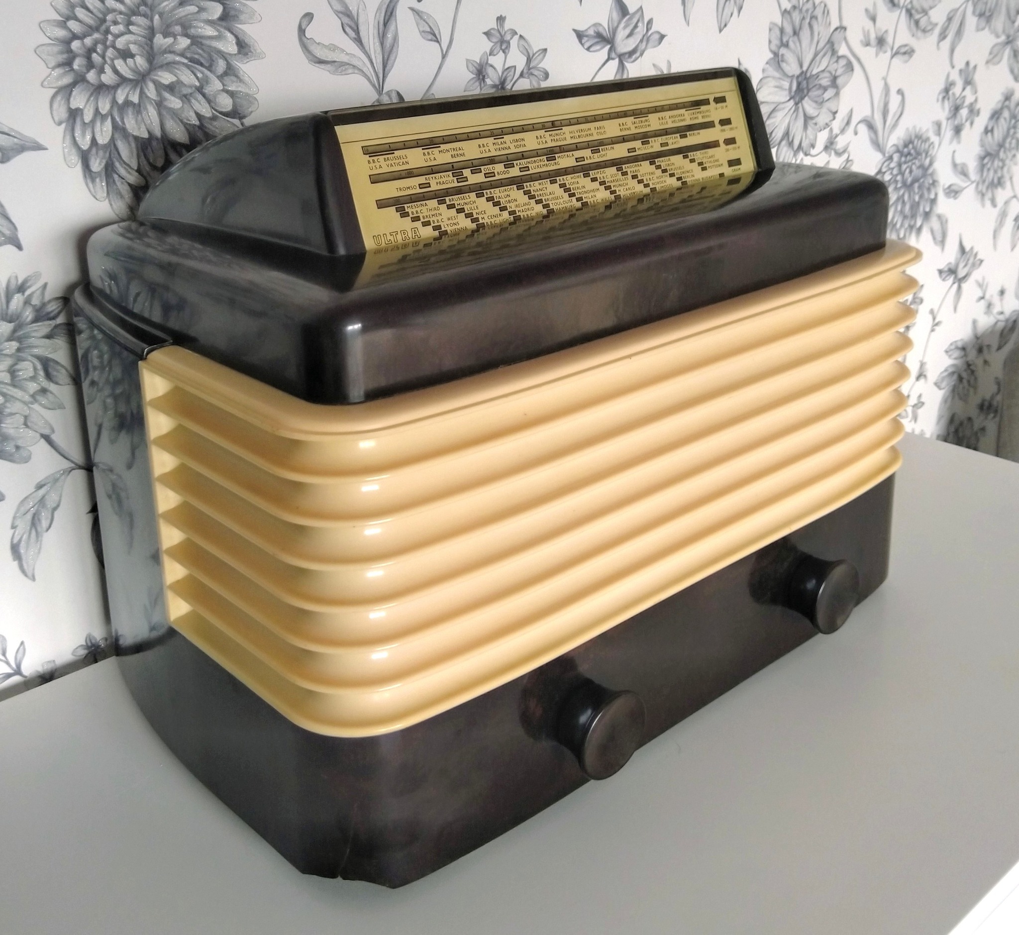 Vintage ultra t491 radio from 1949