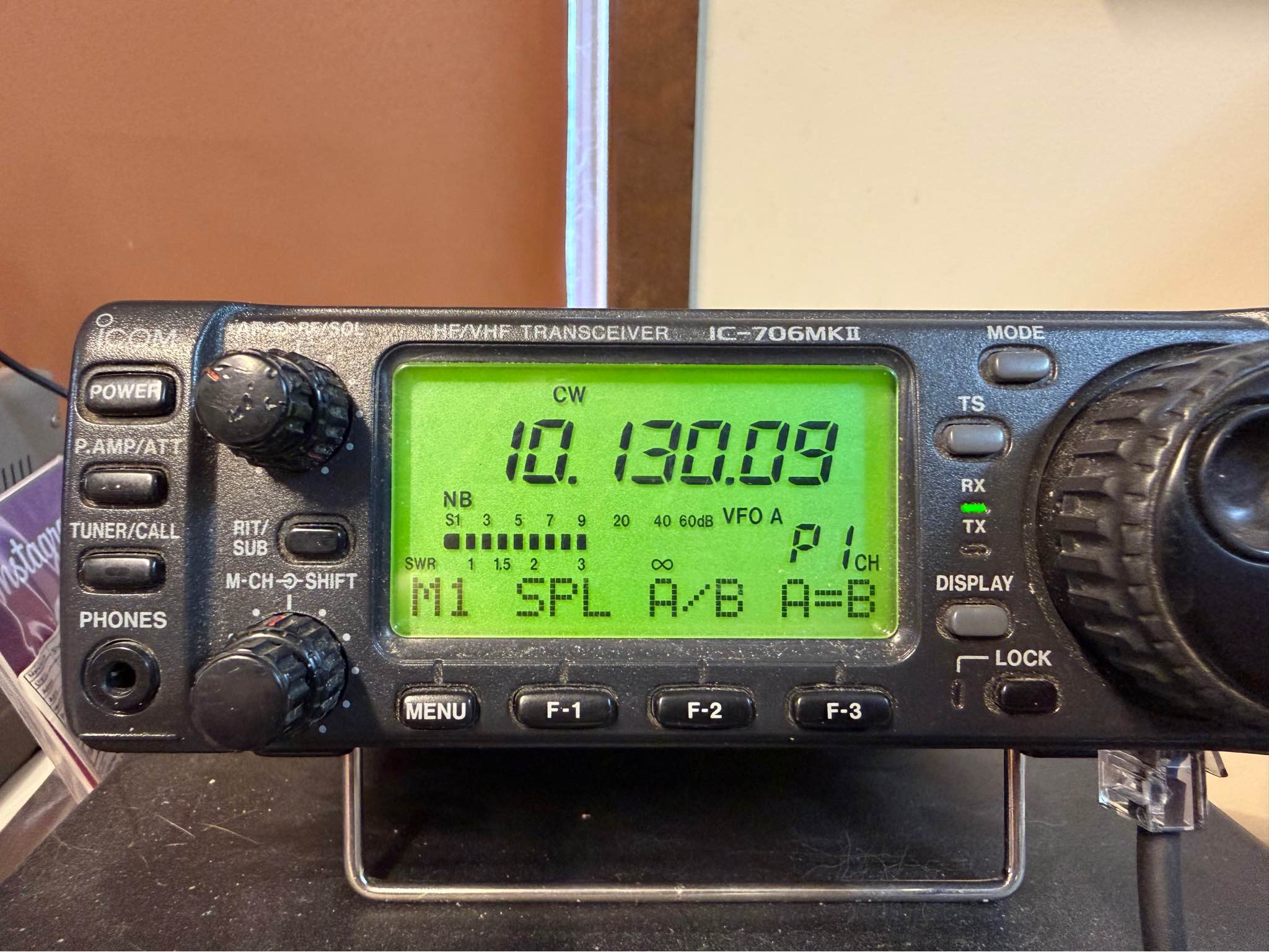 Icom IC-706 HF/VHF transceiver in excellent working and cosmetic