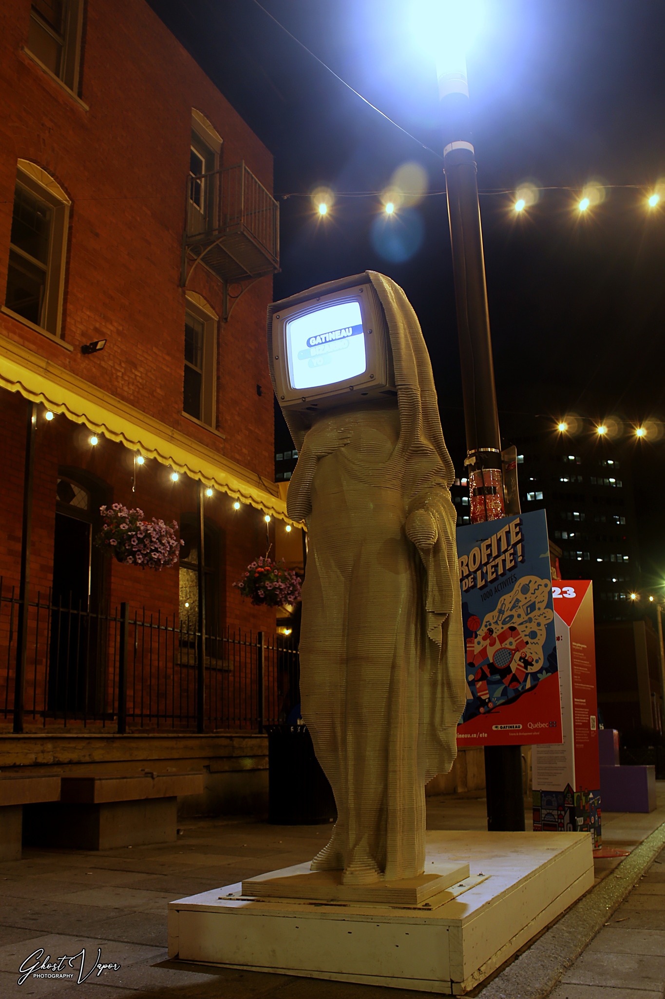 A fascinating new public art piece “Dialogues” created by Florent