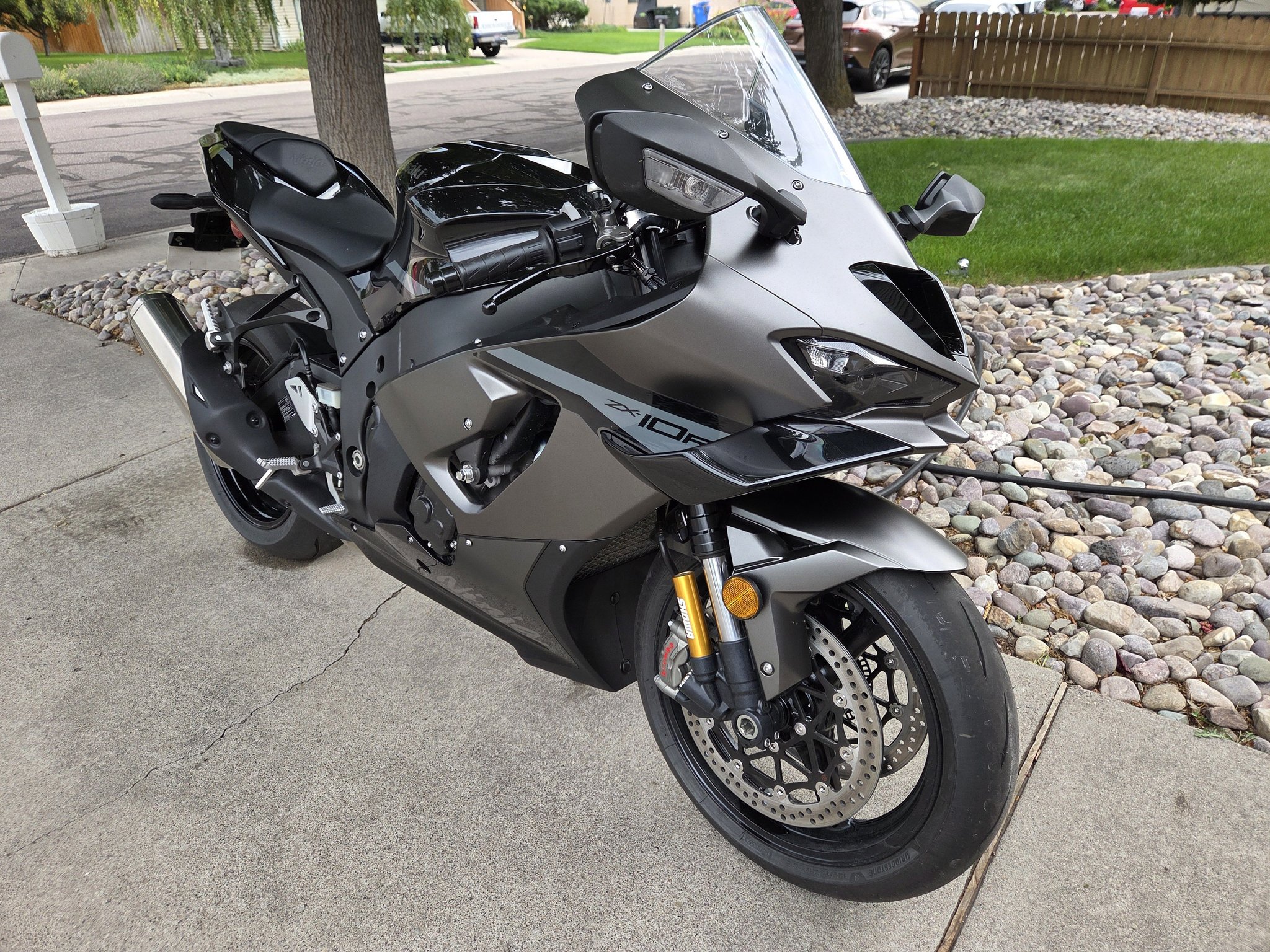 アユミ What are the ages of ZX-10R owners?