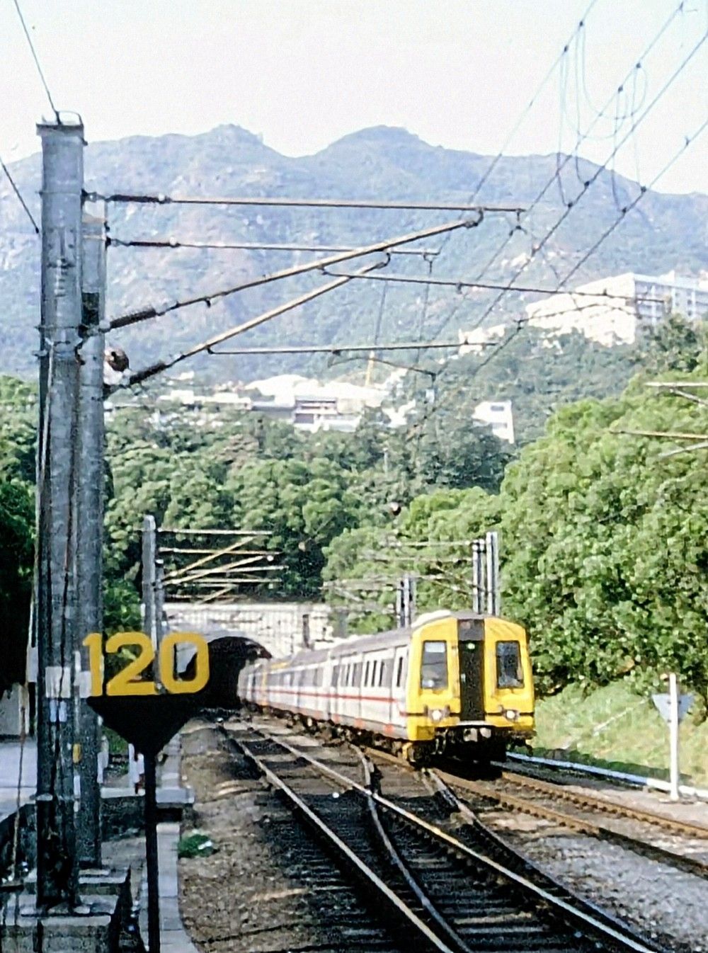 MTR Models Kowloon and Canton Railway EMD G16 HO scale model