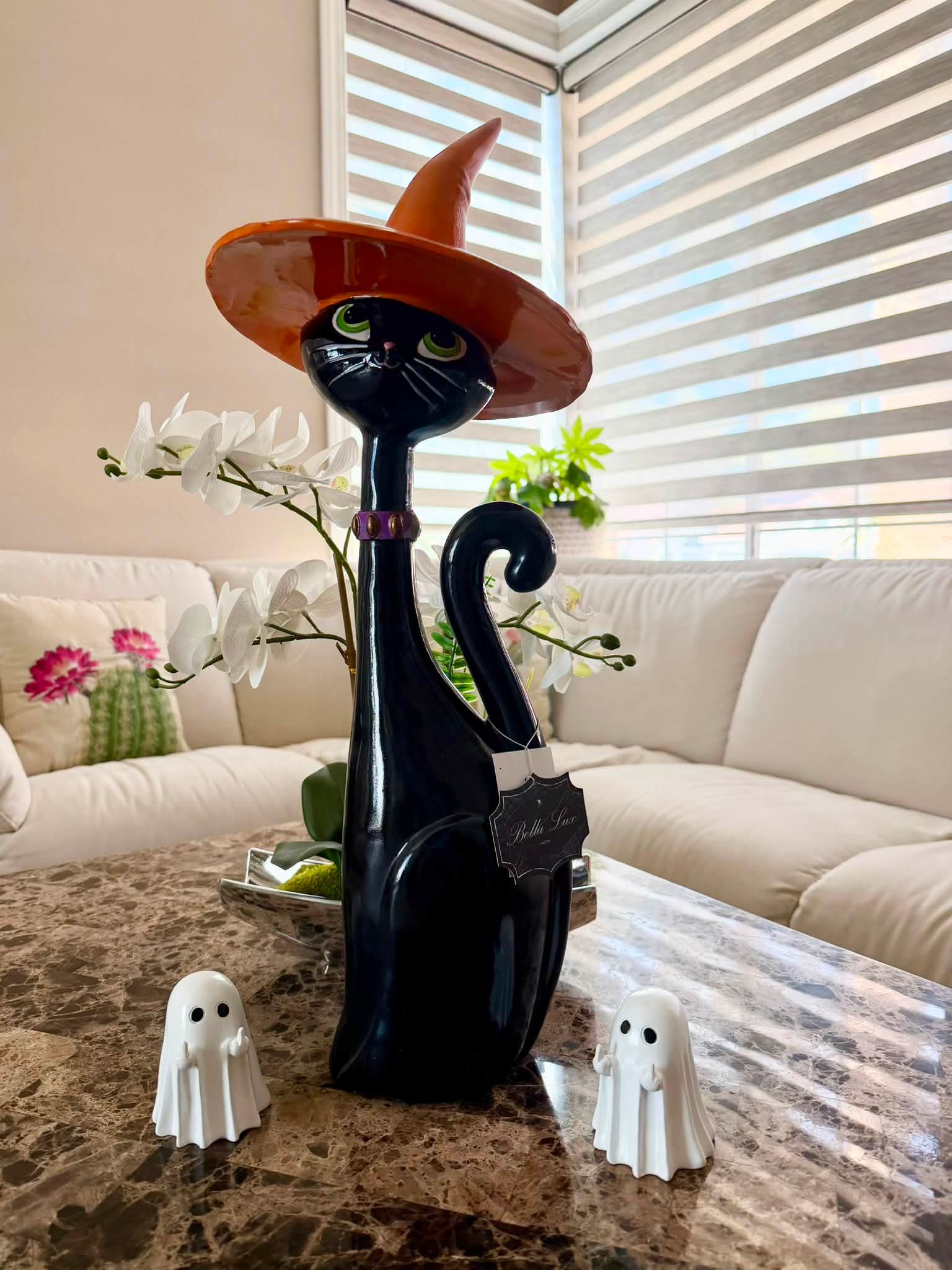 I wasn't ready lol .. how cute is this spooky cat statue from