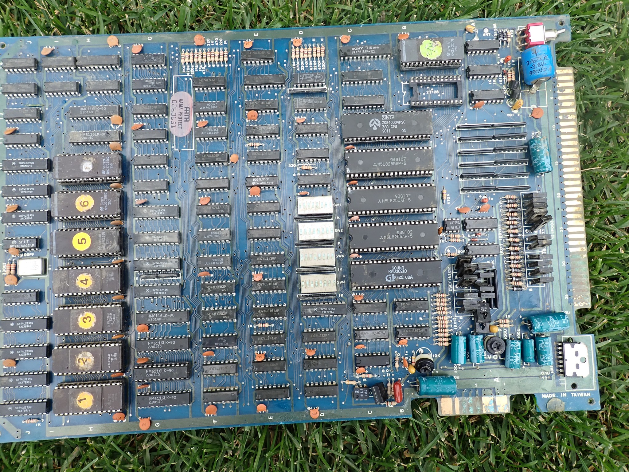 りんごMS Identifying AY38910 sound IC and Z80 processor from 1980s arcade game