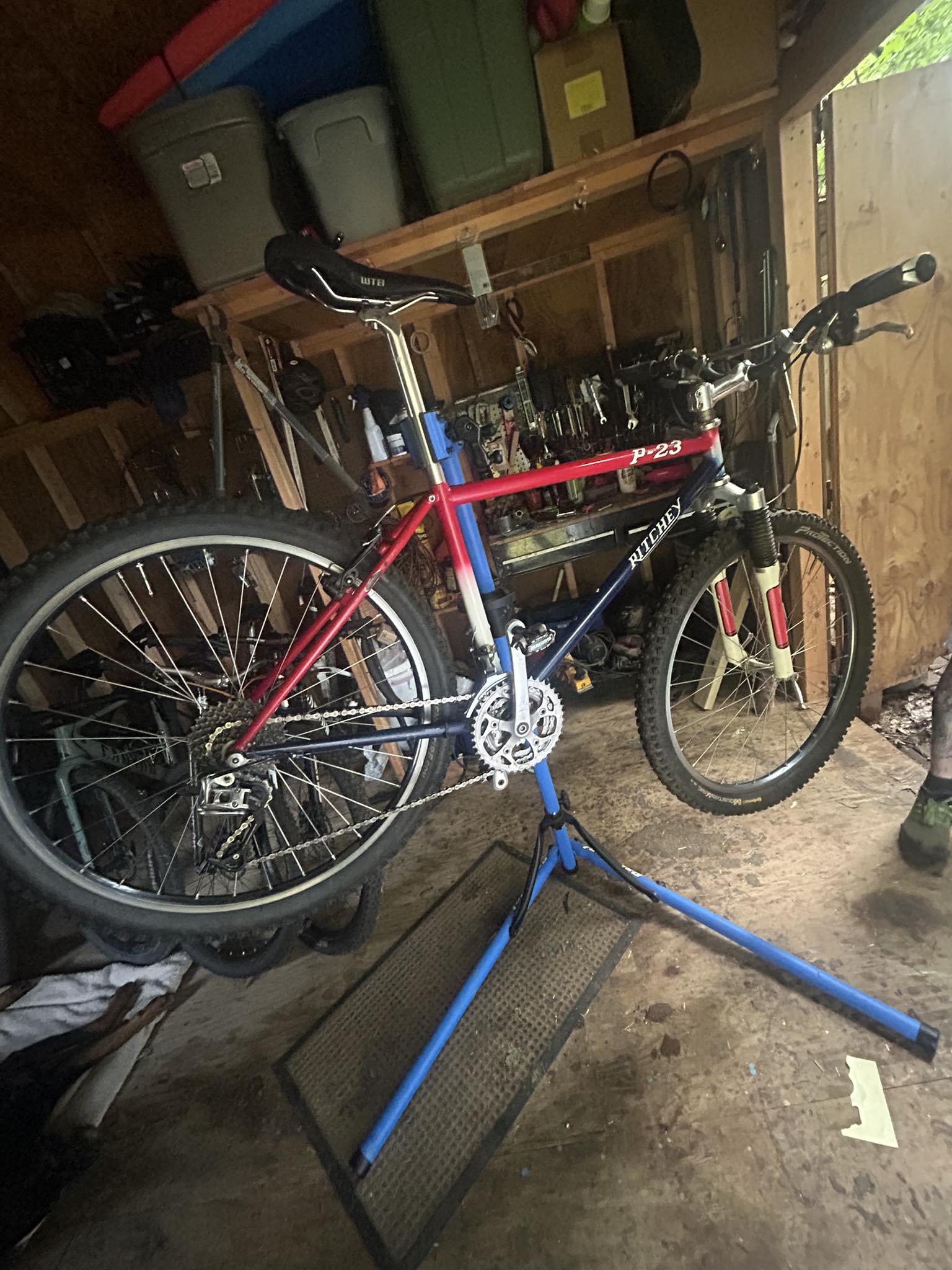 Are Ritchey Logic forks on 1990 MB-Zip bikes lugged?