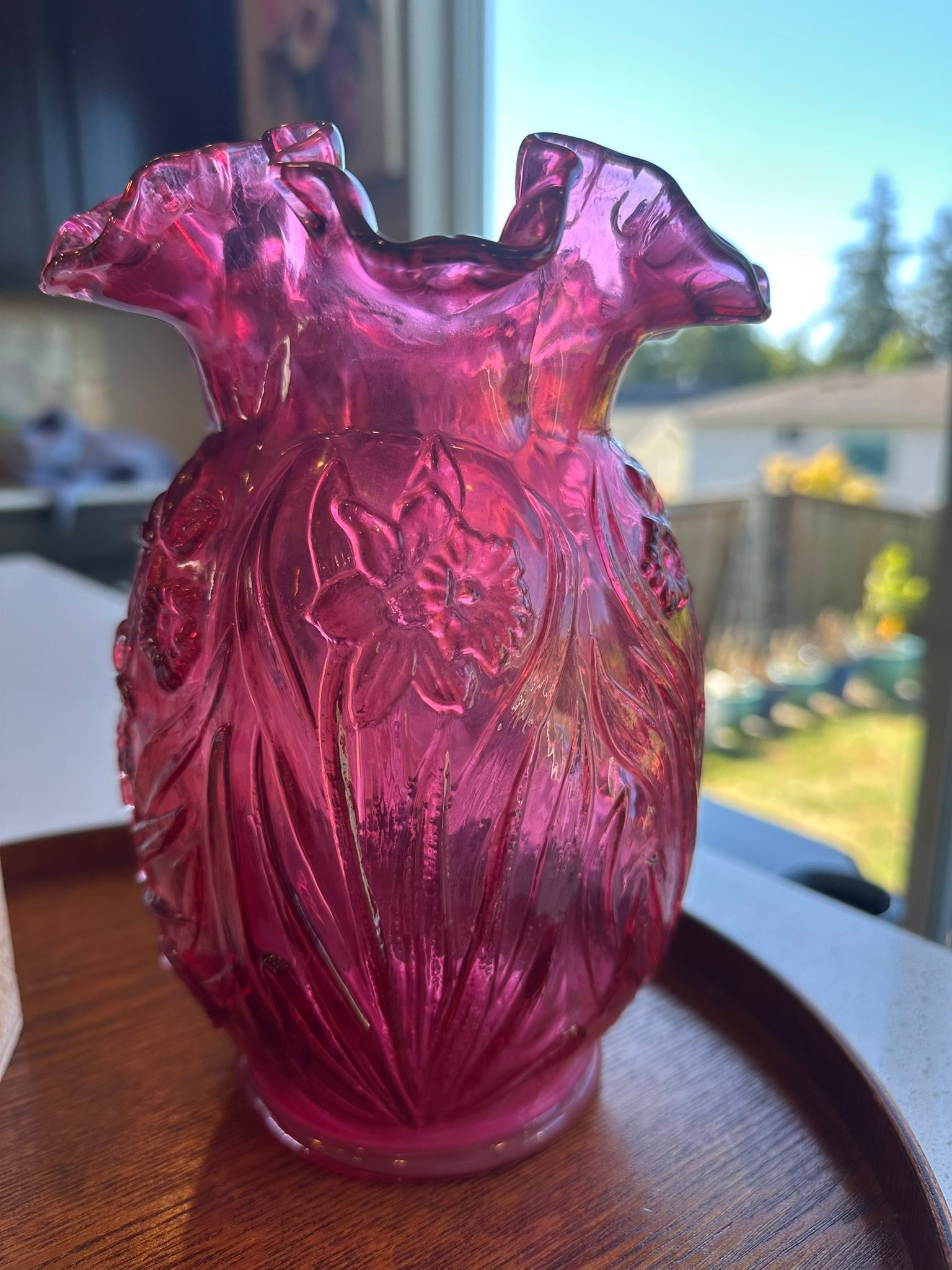 This is one of those pieces that makes an entire shelf. Beautiful