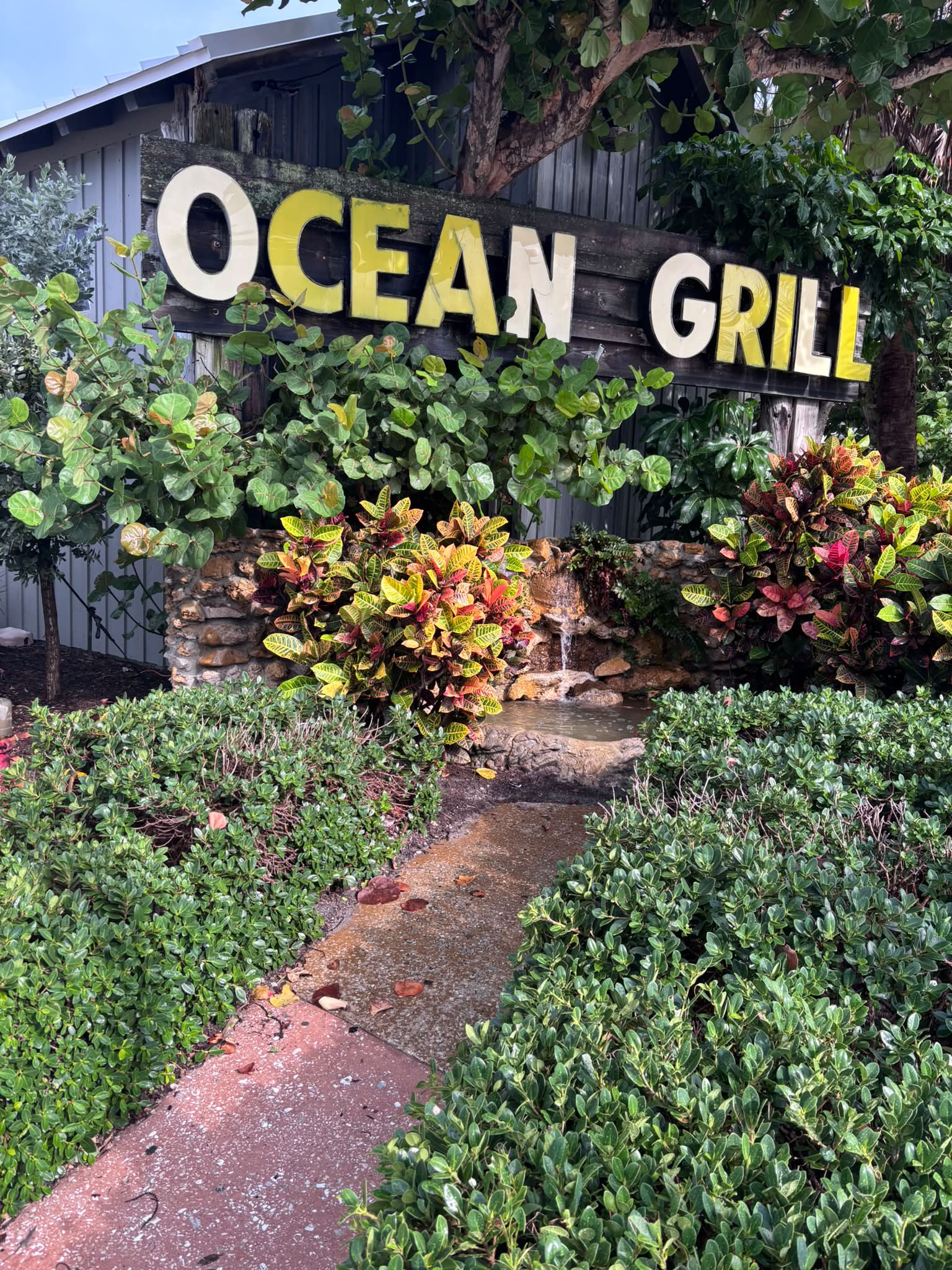 ocean grill vero beach dress code What do you think of Grill? mulligans vero beach Evie Descendants: Evil Queen’s Collection:party Size:2/1X-2/2X-2/3X