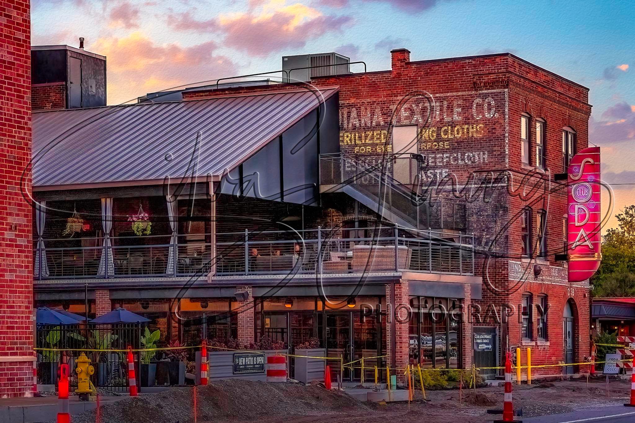 What is the history of the Club Soda building in Fort Wayne, Indiana?