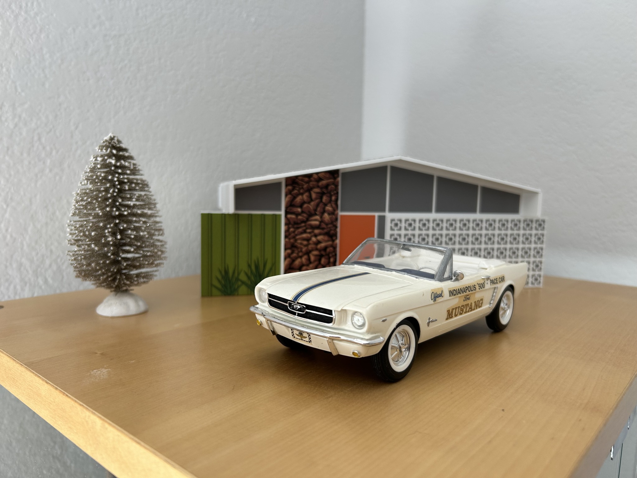 Monogram 1/24. 1964 Ford Mustang, Official Indianapolis 500 pace
