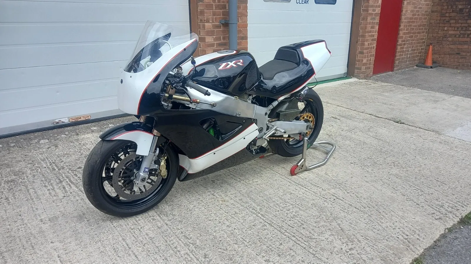 Looking for a real head-turner? Check out this 1991 Kawasaki ZXR