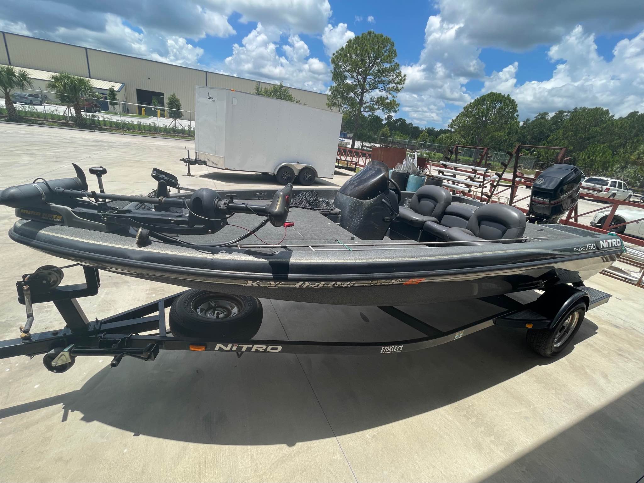 2000 Nitro NX 750 w/a 2000 Mercury 125 sitting on a Hydro