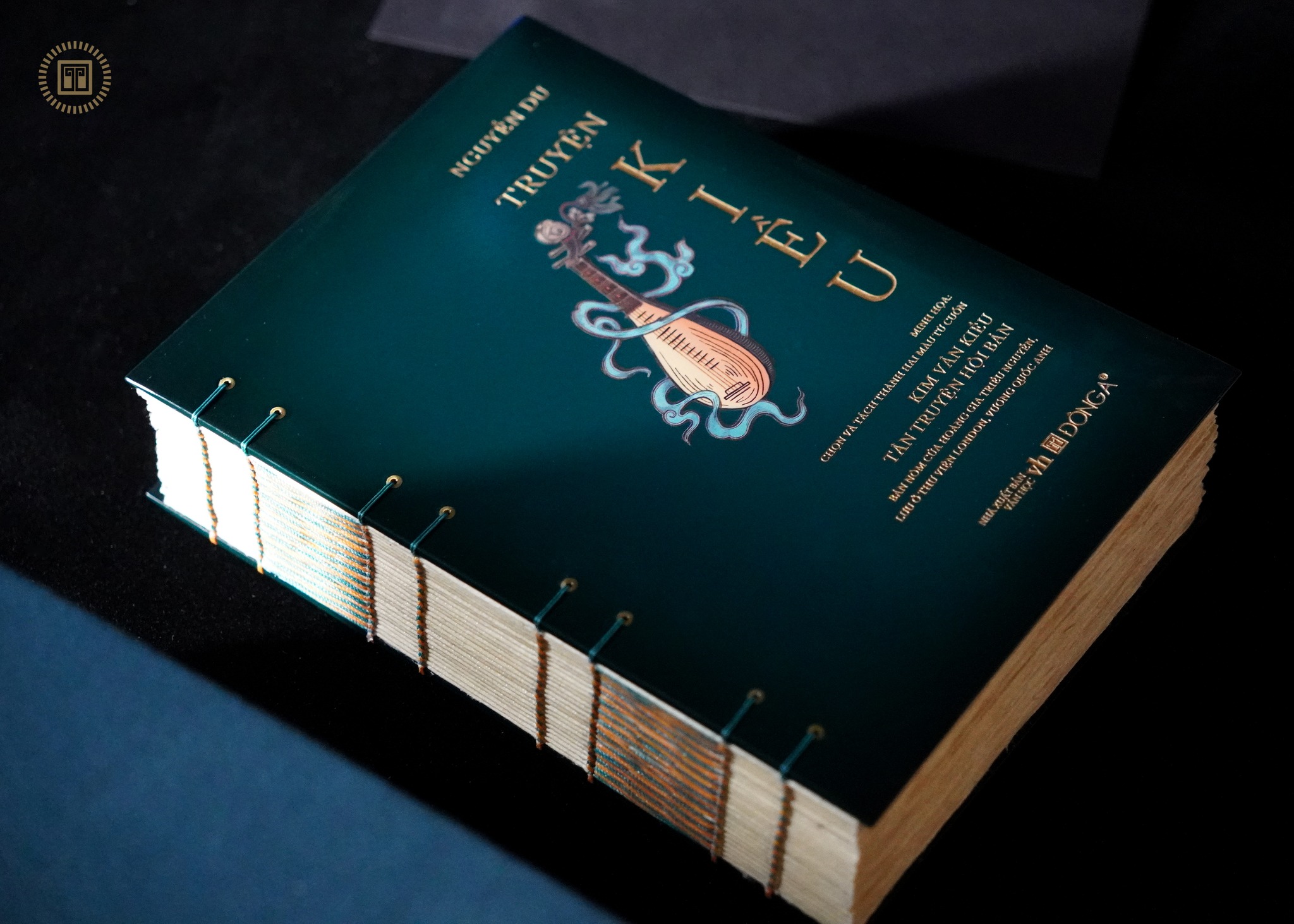 Nàng Kiều, tự chữ A, bìa sơn mài dát... - Ly's Premium Books | Facebook