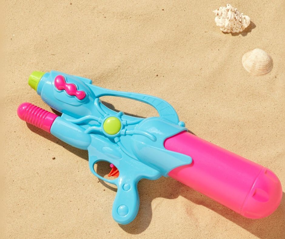 🔫 Bereit für die Wasserschlacht? 💦 Cool, bunt und spritzig – mit unseren Wasserpistolen kommt Action an den Strand! Jetzt vorbeikommen und den Sommer erobern! 💙 Wasserpistolen 7 € #woolworth #woolw