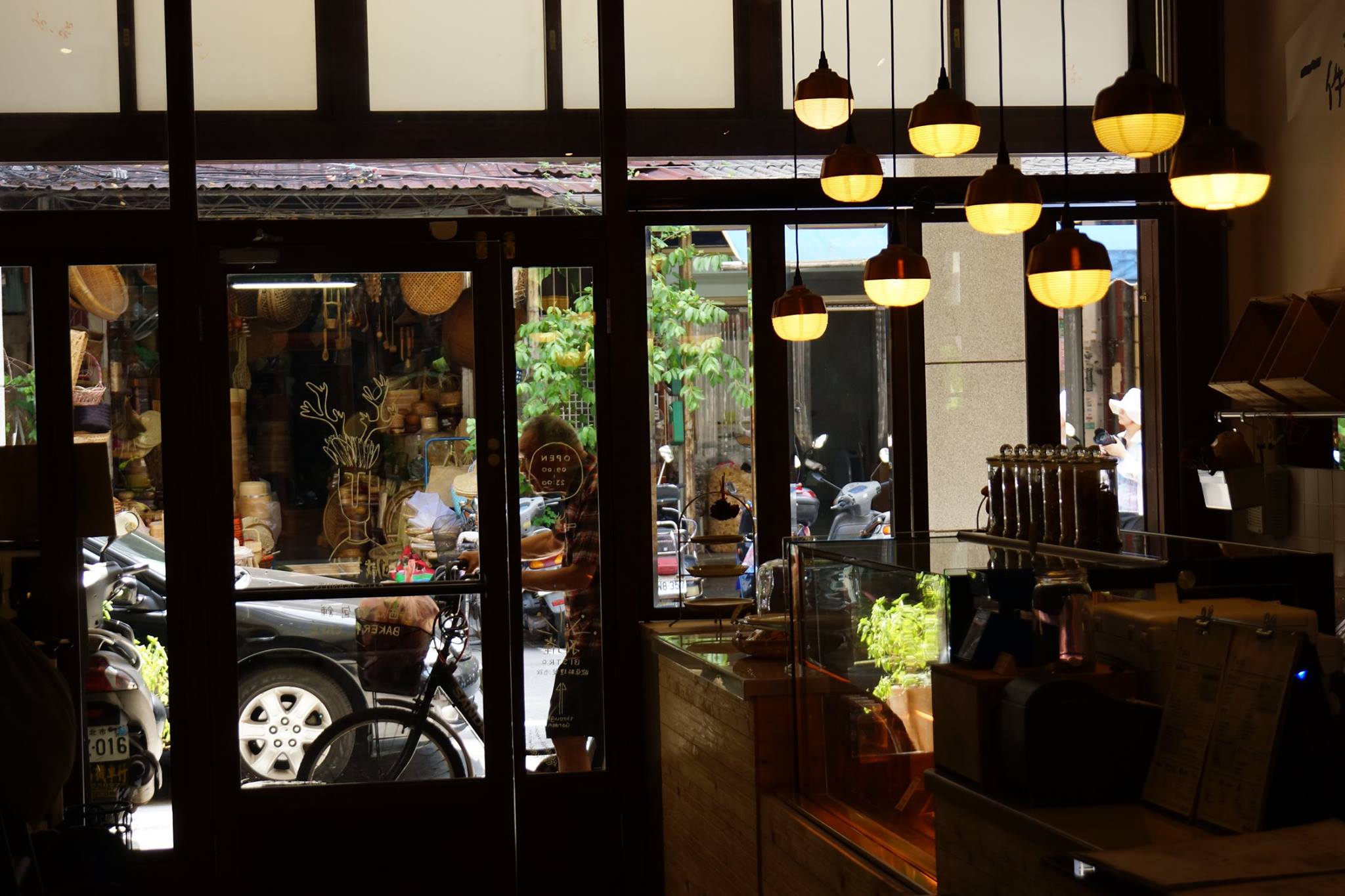 台北旅遊網 - ☕【聯藝埕百年建築老宅重生～大稻埕老建築華麗變身】☕... | Facebook