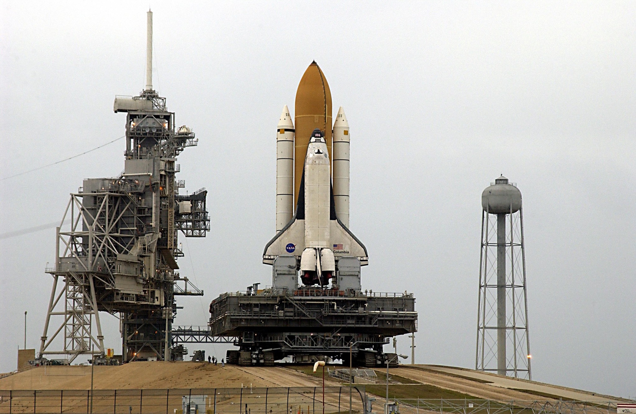 Blast - Space Shuttle Columbia, atop the Mobile Launcher Platform ...