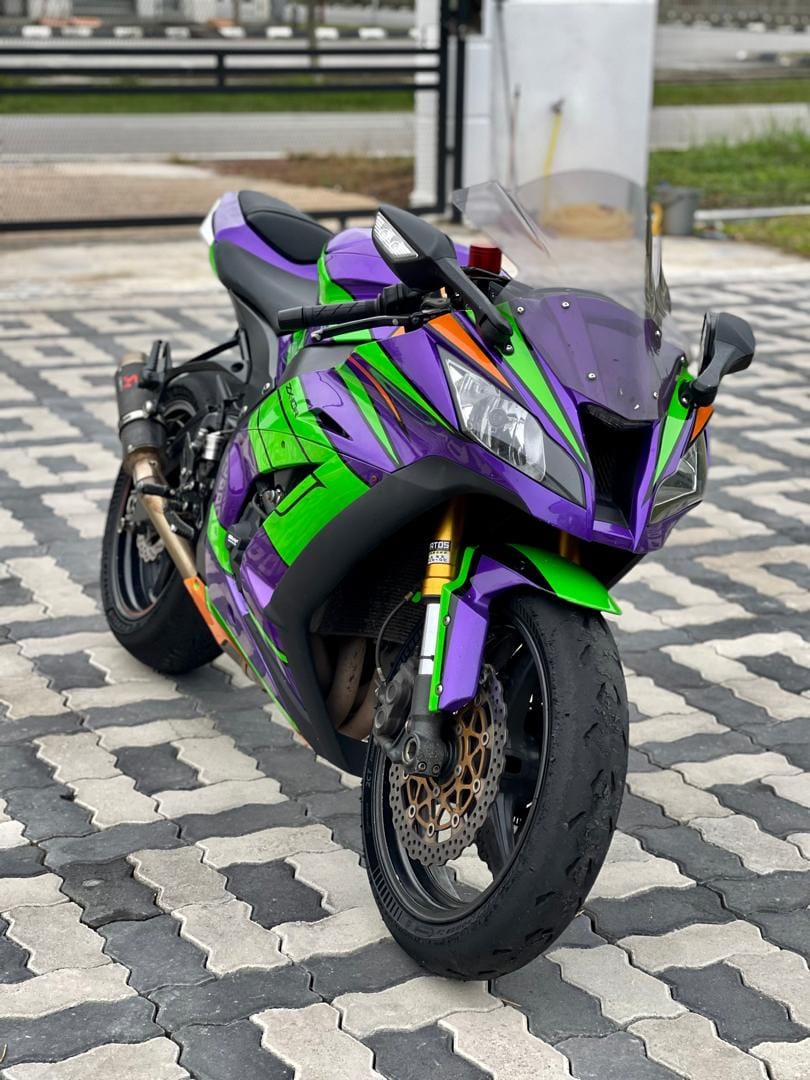 Kawasaki zx10r gen4 for sale - 55k mileage - Manufactured and