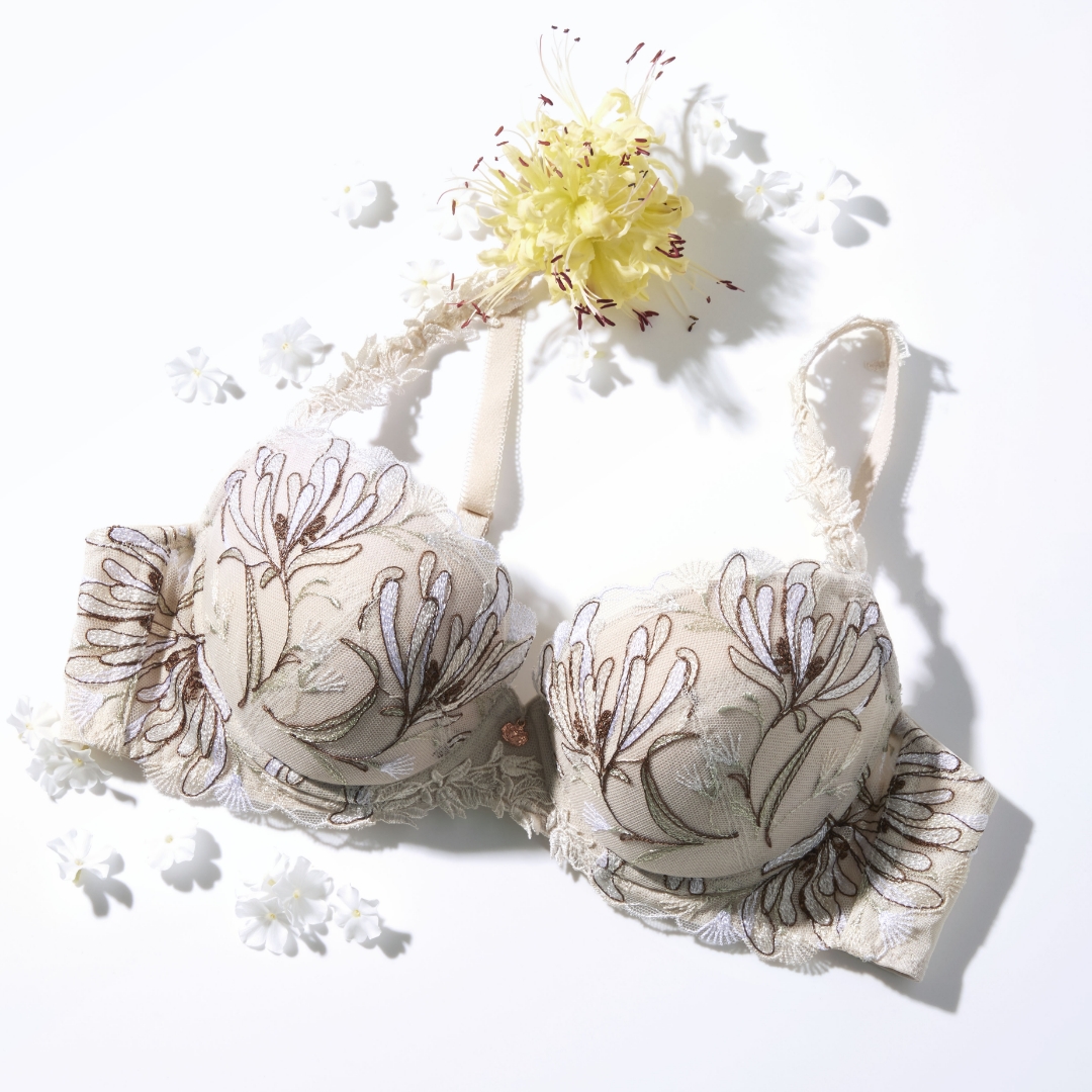NEW IN │ FLORALE BY Triumph Modern Licorice // モダン リコリス