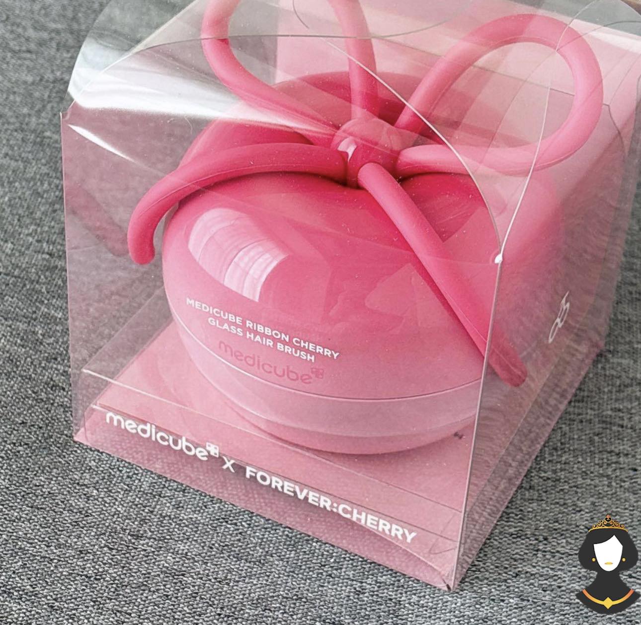 Medicube Ribbon Cherry Glass Hair Brush 🎀