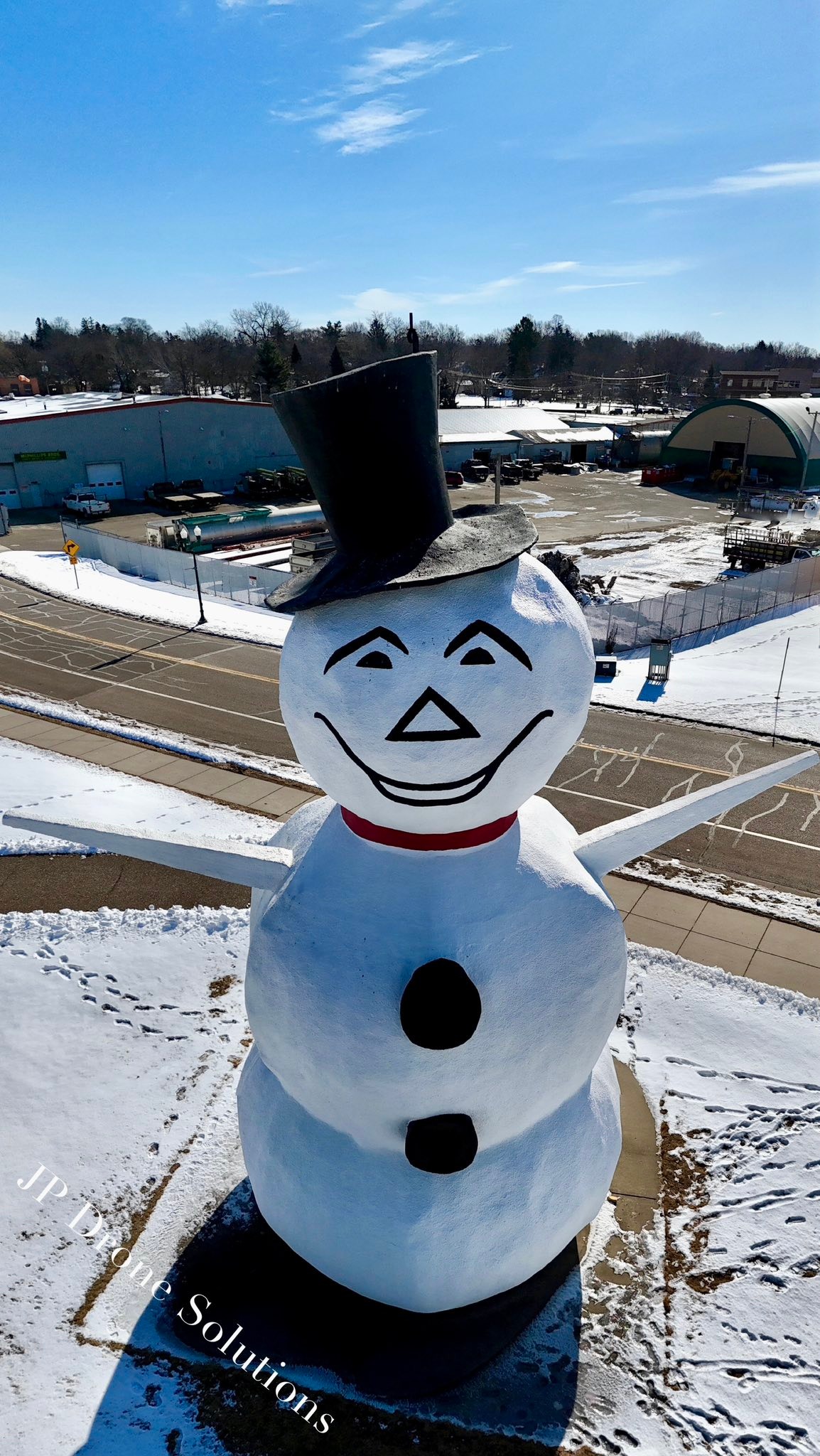 North St. Paul, MN's giant snowman statue
