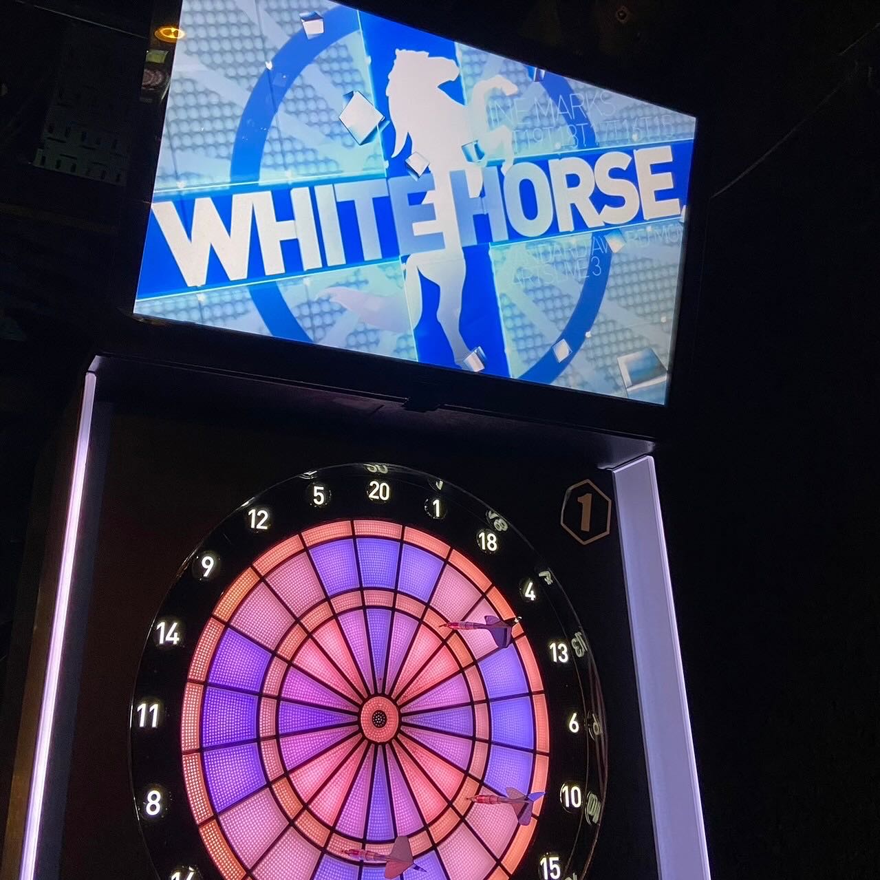 ダーツ ホワイト ホース