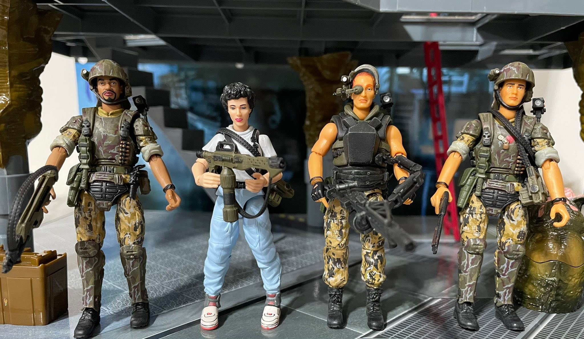 Alien vs USCM snap kit series 1 figures in 1:18 scale