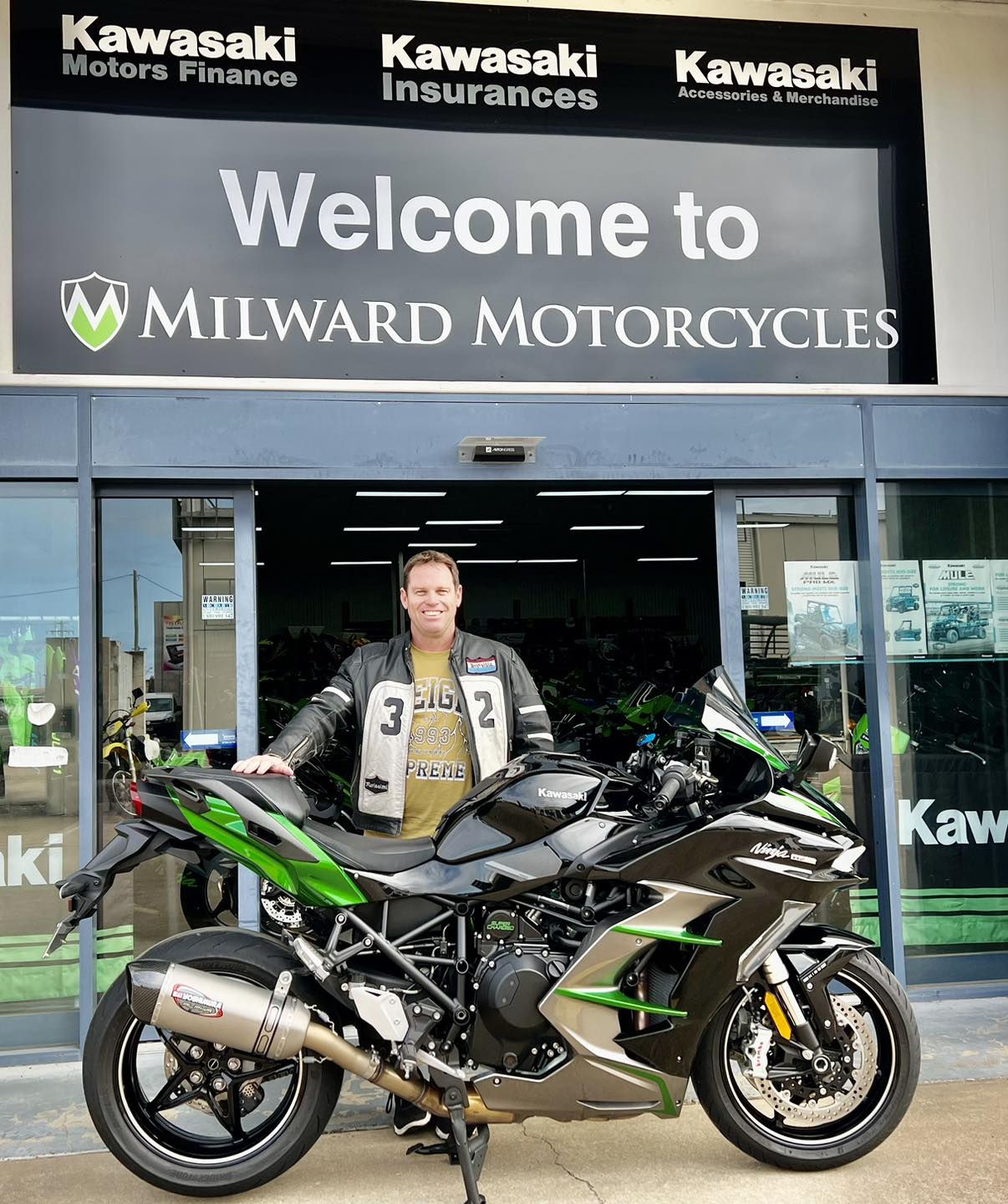みんとん様 Now we've started!!! 200BHP Ninja H2 SX unveiled today!! Awesome