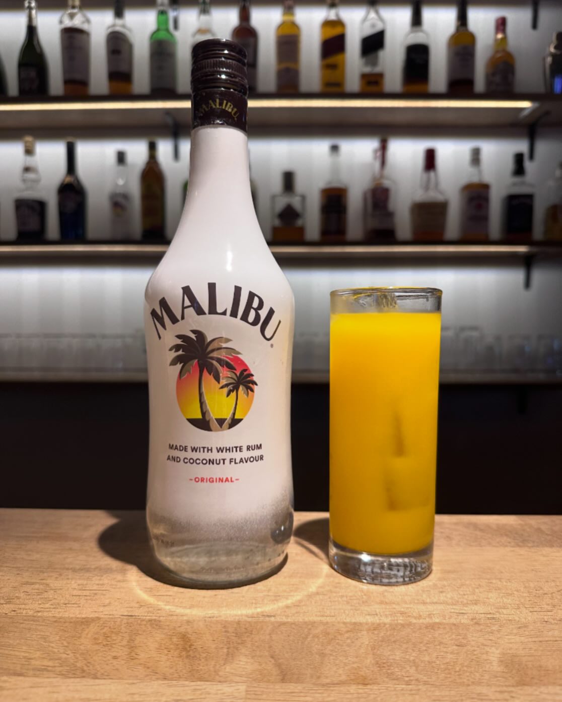 🍸🍸🍸カクテル紹介🍸🍸🍸 本日紹介するのはMALIBUというお酒です