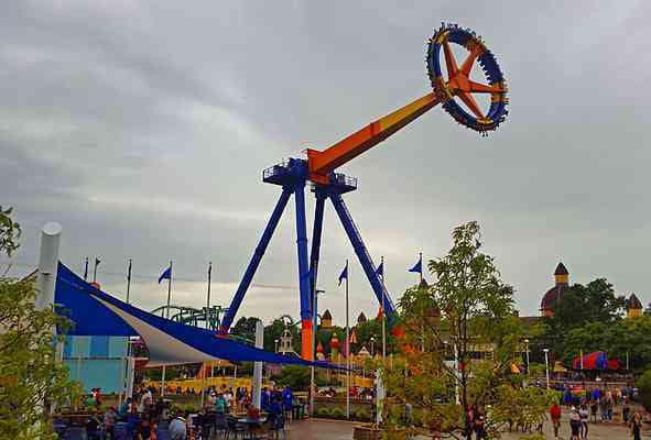 Cedar - Cedar Point’s MaXair opened on May 7th 2005 and it’s one of ...