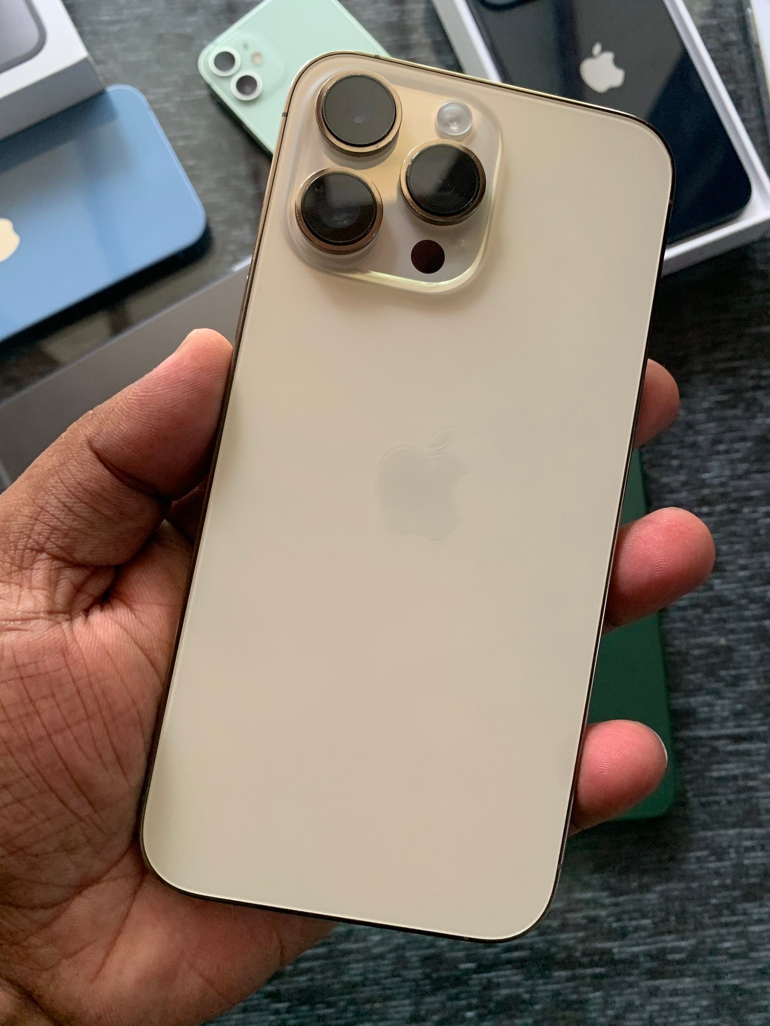 Apple iPhone 14 Pro Max 256gb Gold Condition 99% Battery health 84 