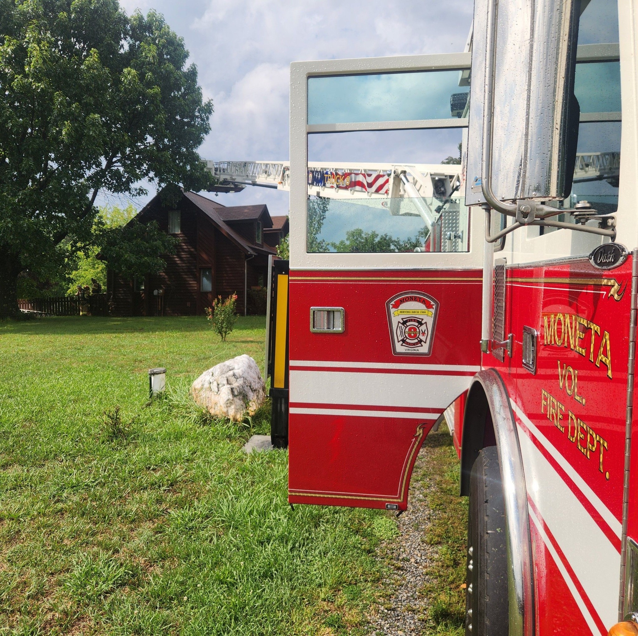 While Engine 8, Command... - Moneta Volunteer Fire Department | Facebook