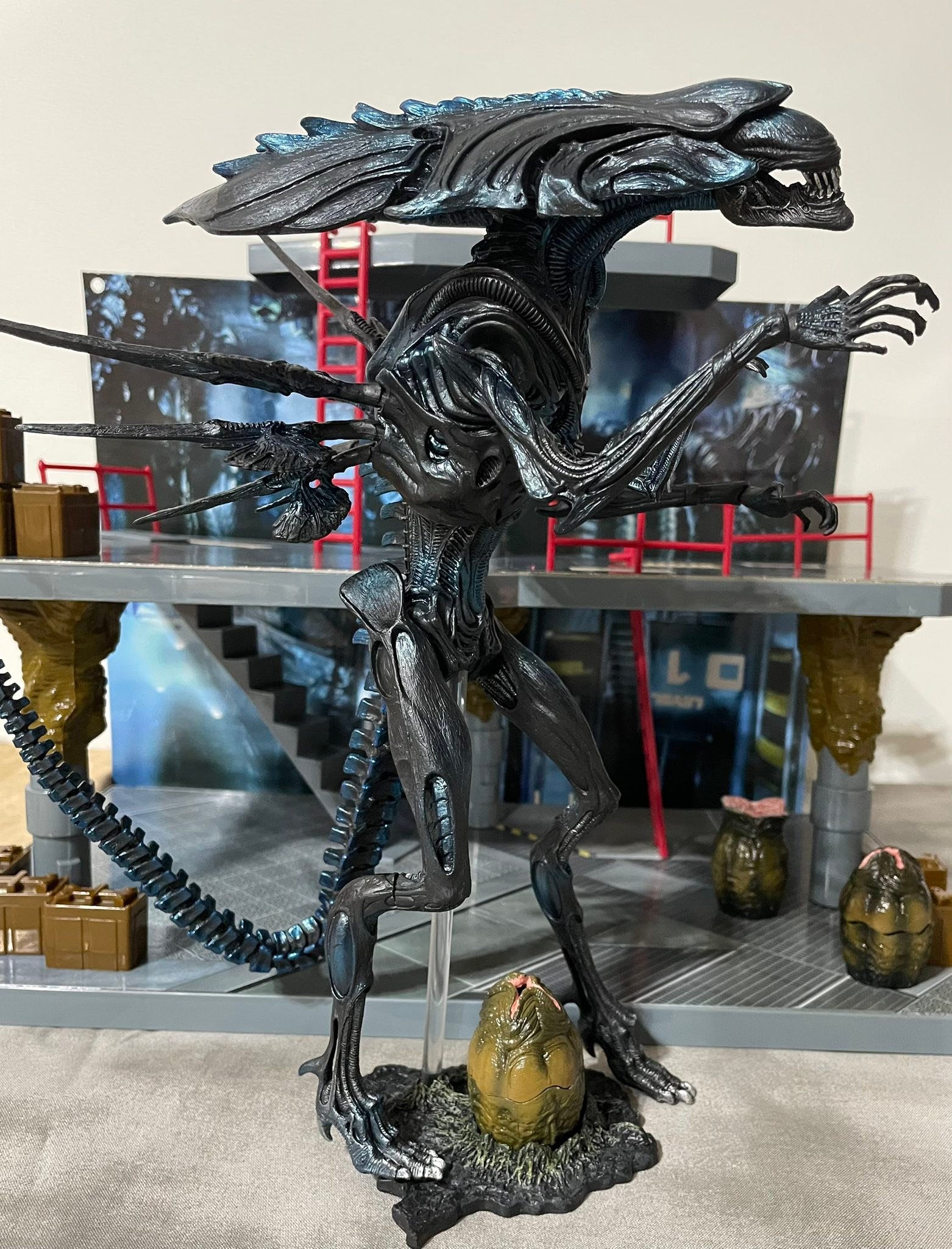 Hot Toys: Alien Queen Snap Kit Series 2 (1:18 Scale)