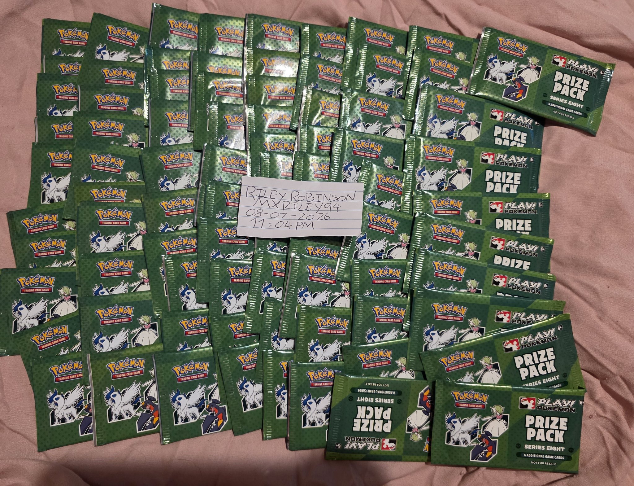 What are the contents of Pokémon Prize Pack Series Eight?
