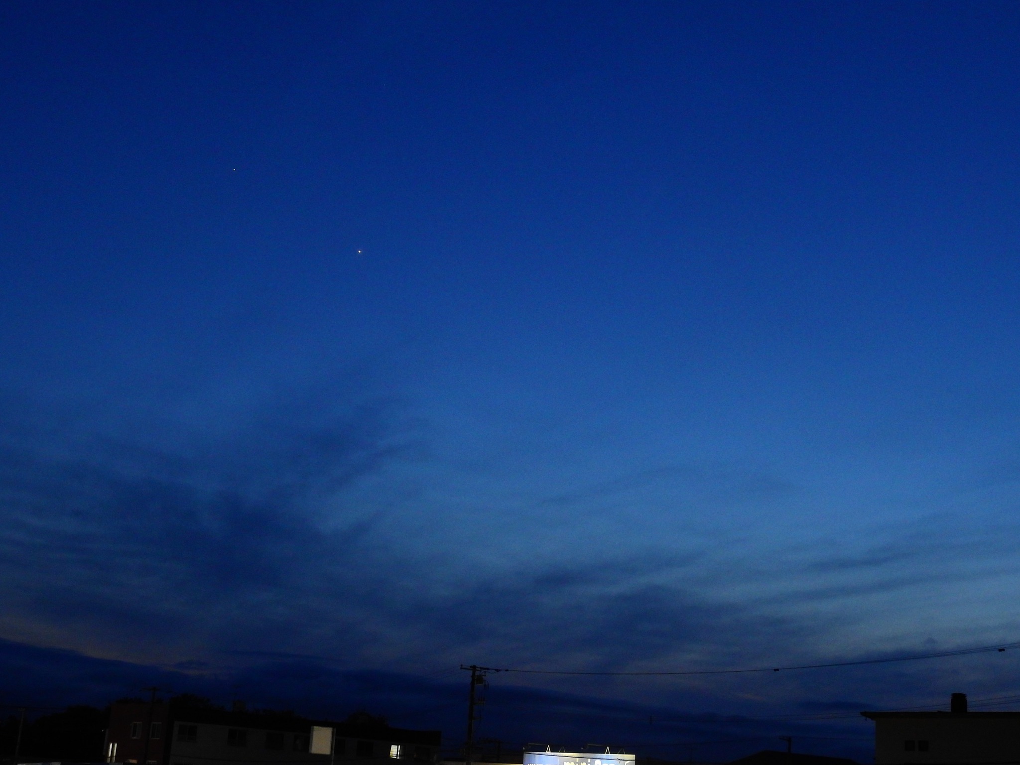 今宵 木星と金星が並ぶ北西の空 水星は地平近くの雲の中 NikonCoolPixP900