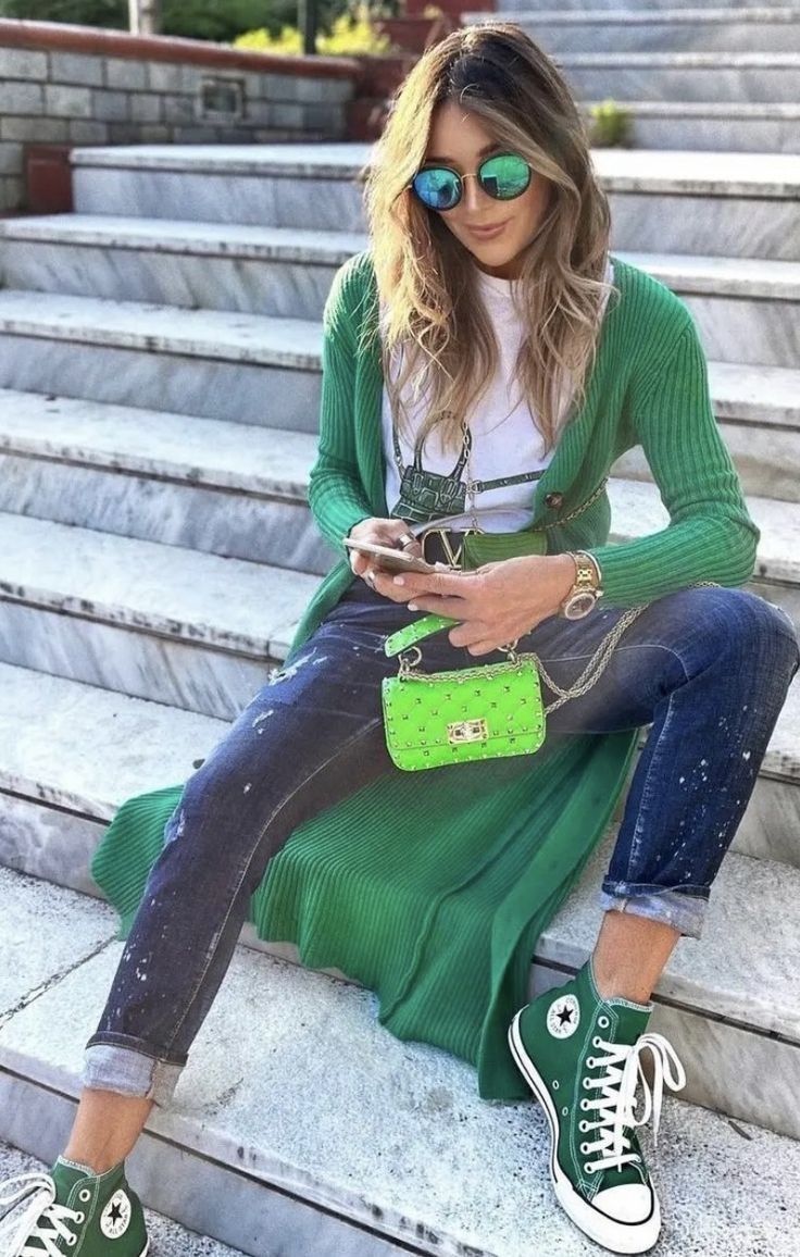 Six years apart, but that green dress + Converse combo is still giving the same iconic energy! 💚👟✨ Okay, be honest… who else noticed the matching vibes? 👀 Some styles really do