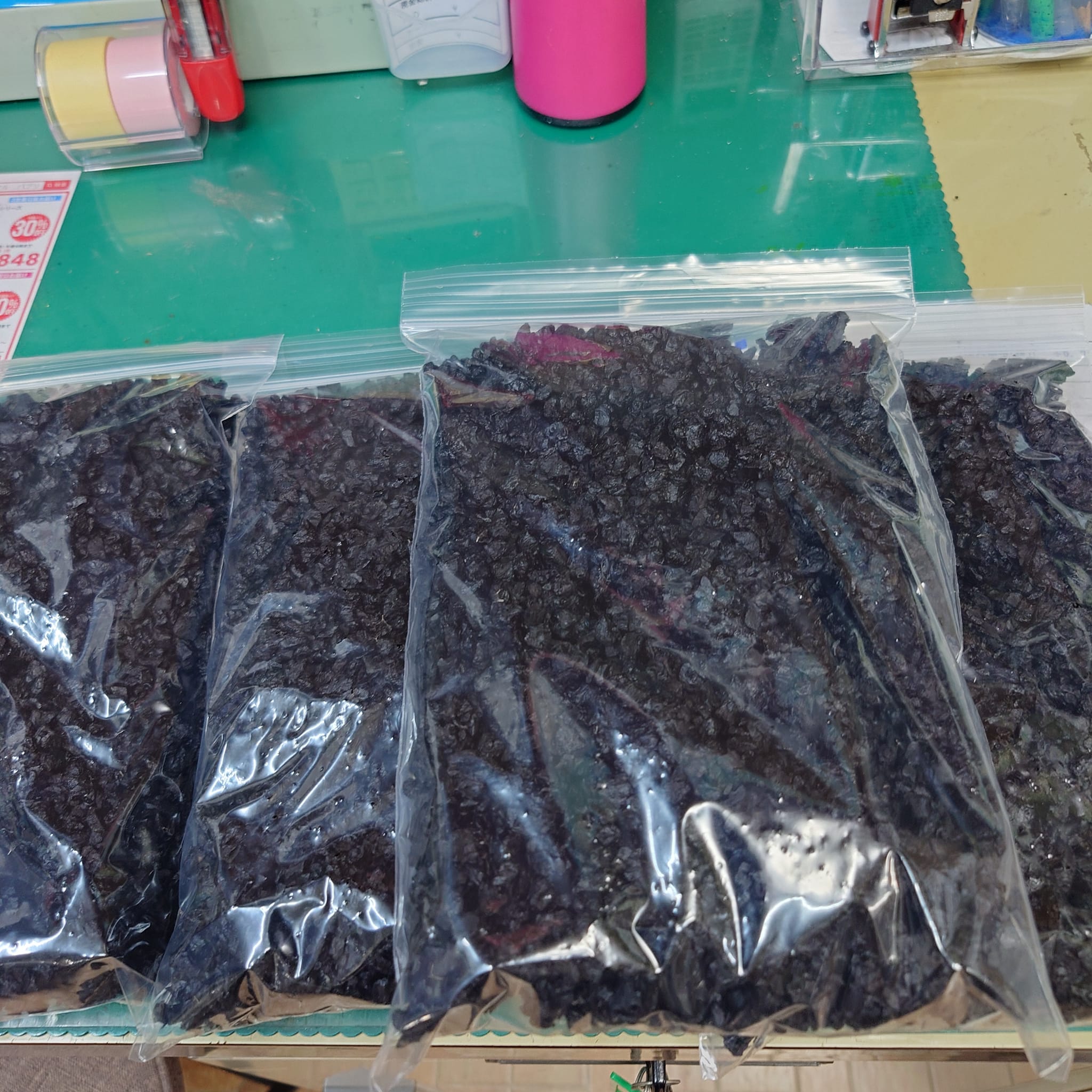 今年の地黄の修治作業は終わりました。たっぷりの熟地黄ができました 
