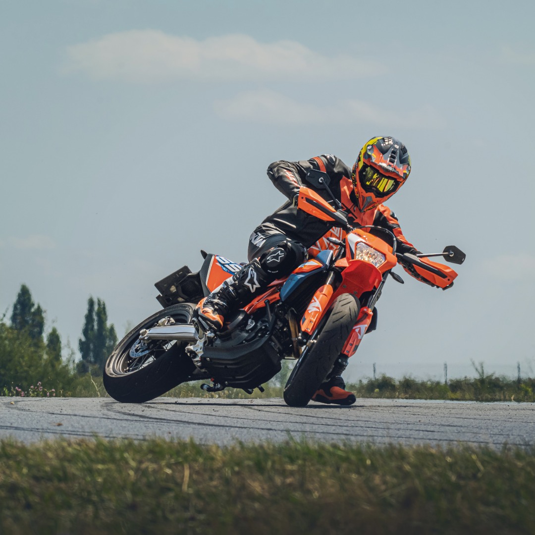 KTM - C’est enfin le week-end ! 🔥 Avec son châssis léger et une ...