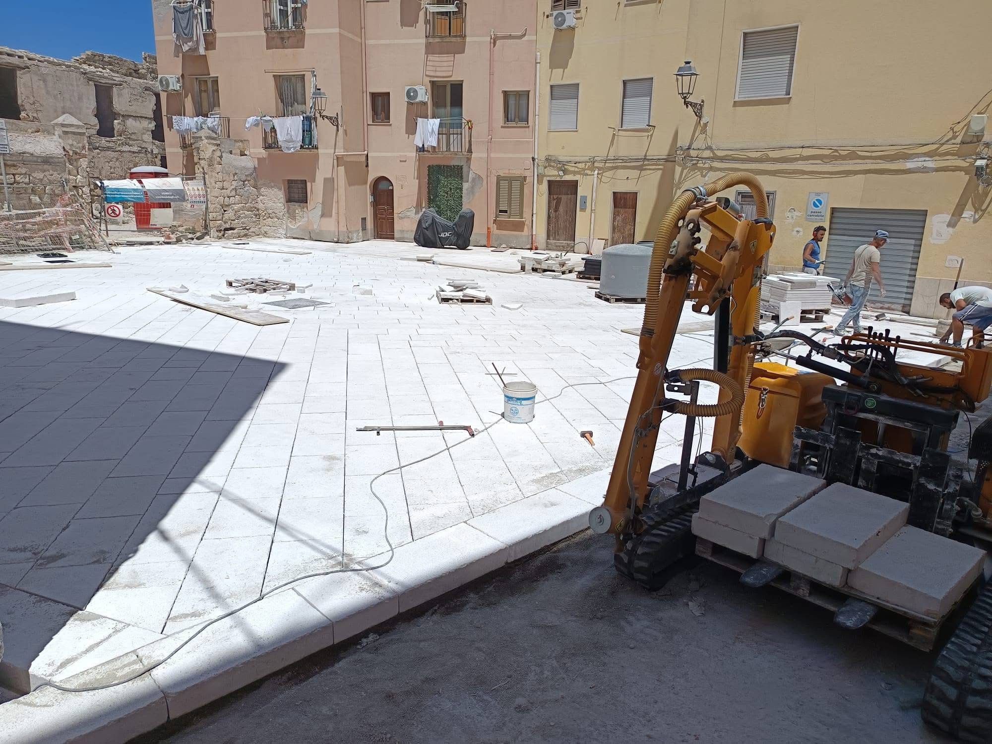 ✓ La nuova piazzetta Ghiaccio rifatti tutti i sottoservizi  