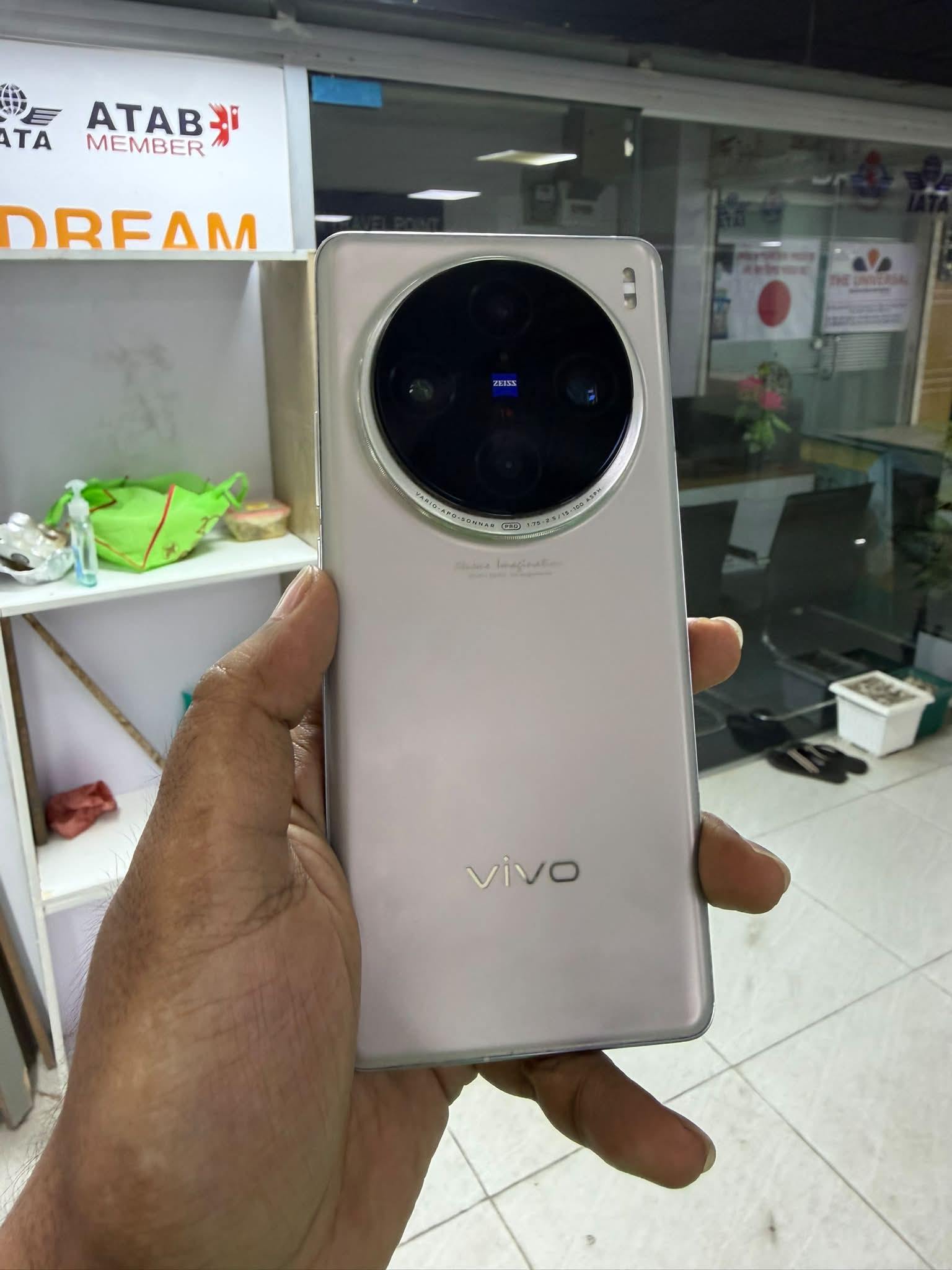 Vivo x100s pro 16/512 Only at 52500 taka