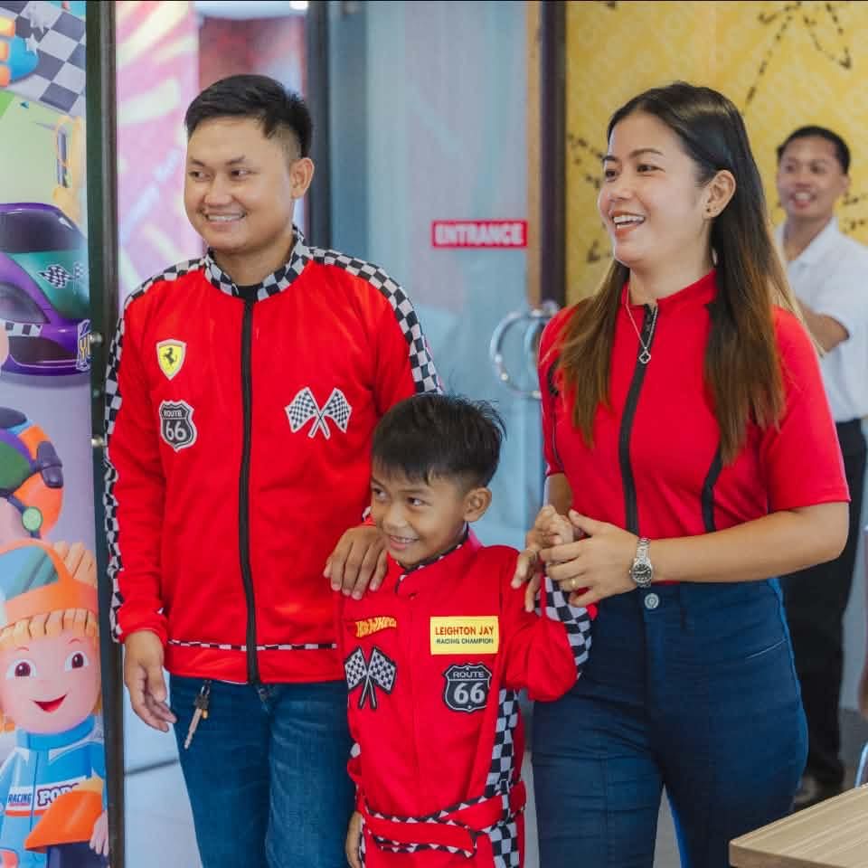 Literal na Change Outfit,Change Background kapag nag ppromote ng item ...