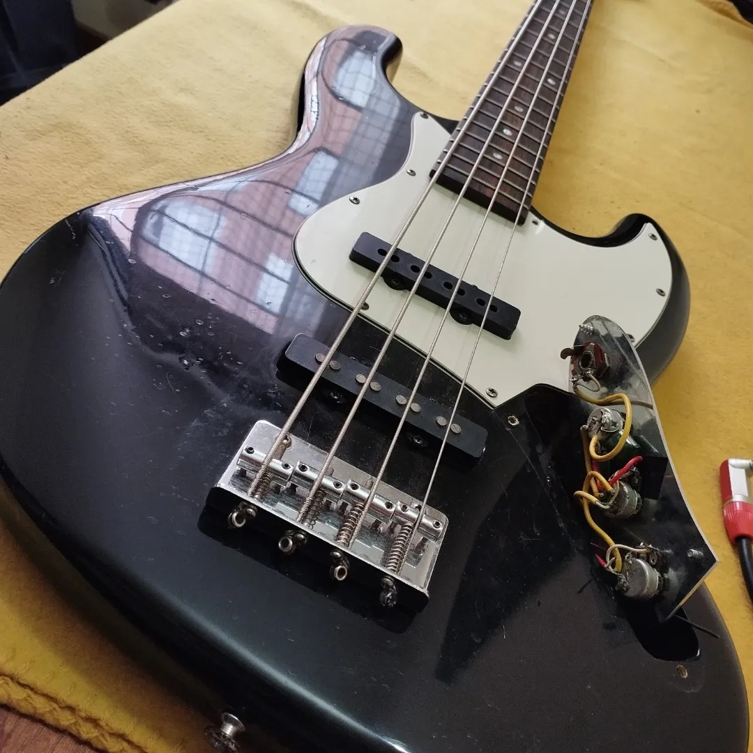 La Qüerda Servicio de Mantenimiento para Instrumentos Musicales