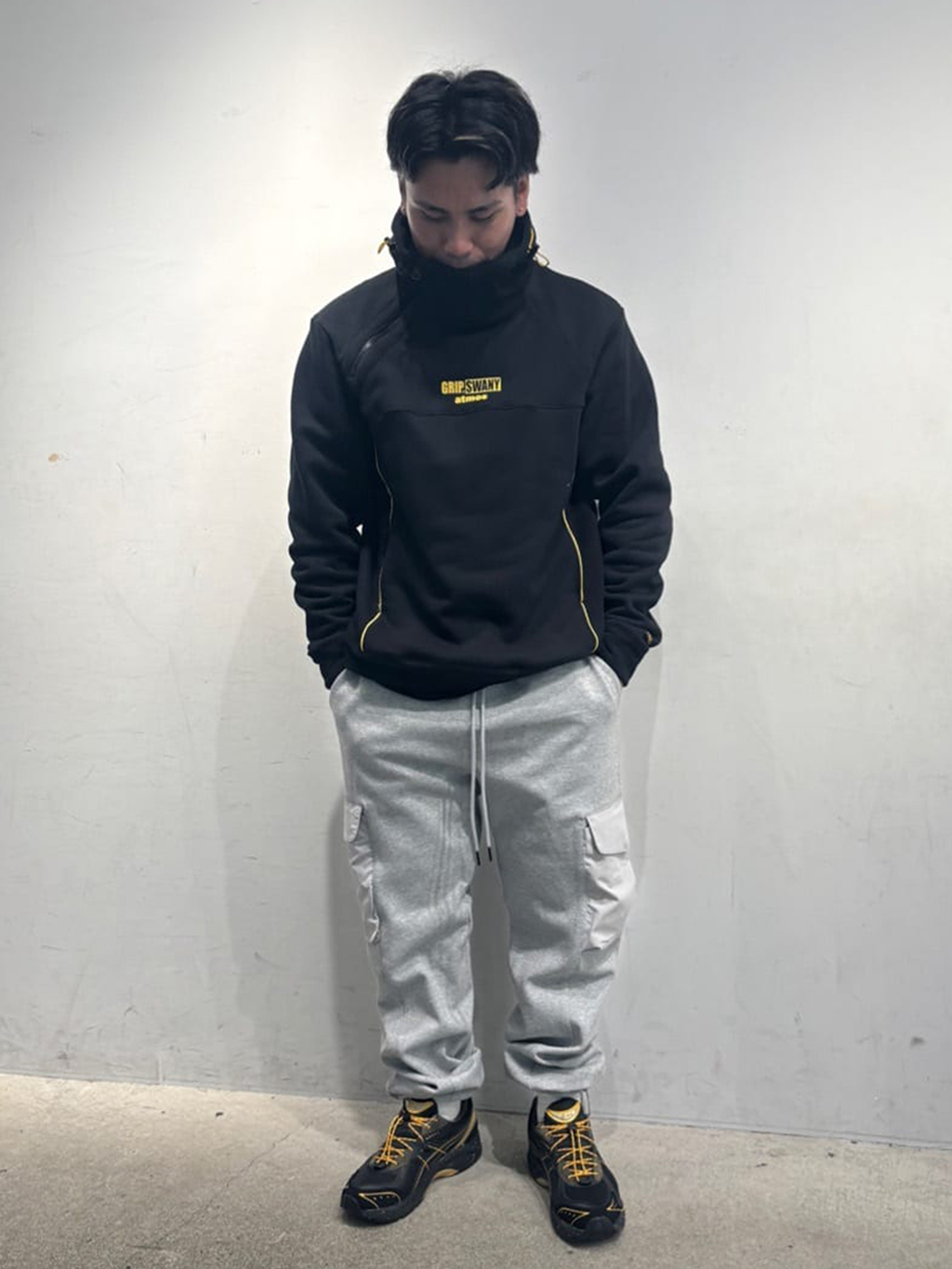 STAFF：アロンゾ恵二郎（身長 167cm） SWETSHIRTS：atmos x GRIP SWANY