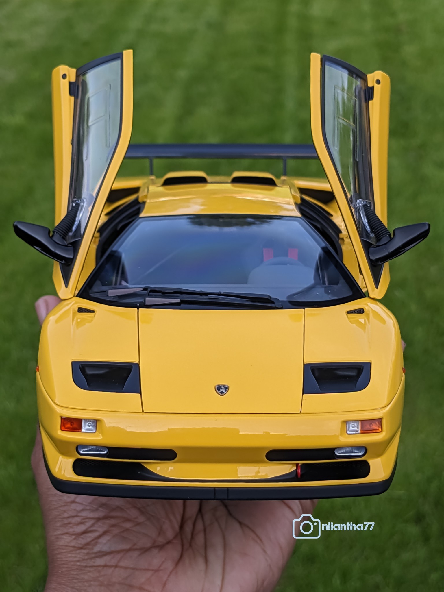 scale & brand: **1/43 Looksmart** year - manufacturer & model