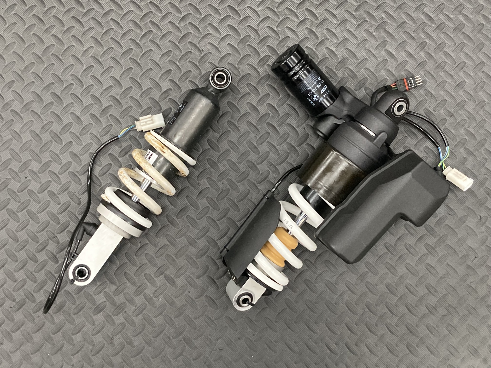 スクーデリアオクムラフロントフォークVTR1000F